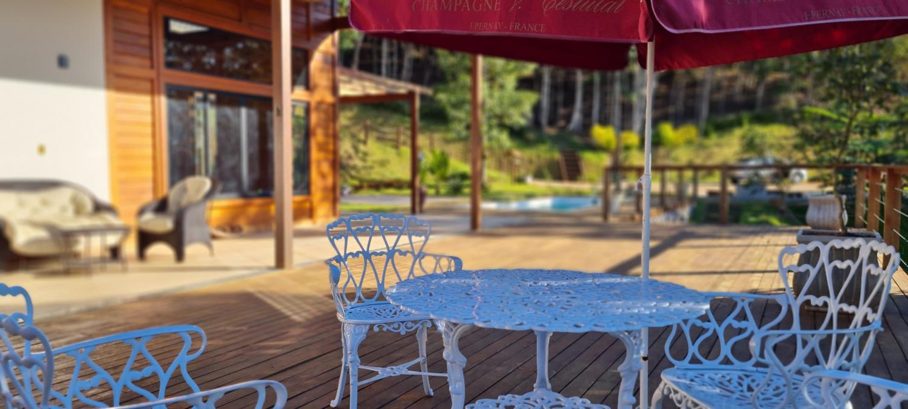 Linda Casa de Campo com Piscina na Rota dos Ipês