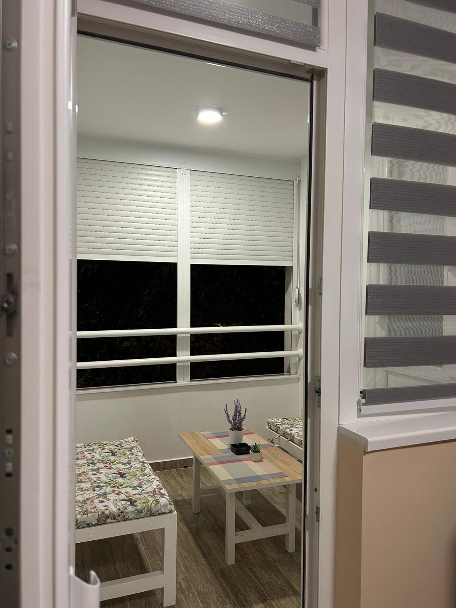 Mirrors Apartmani