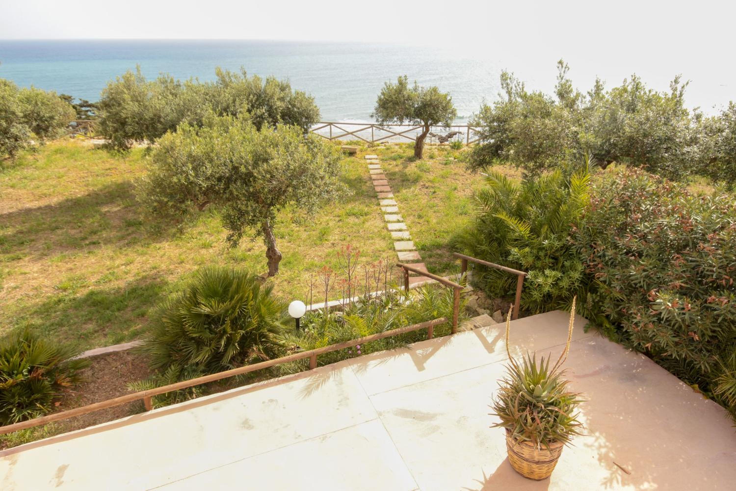 Case Bongiovi view 3