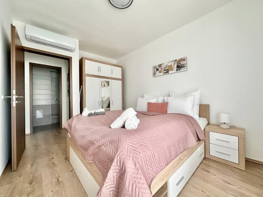 Premium Apartment by Hi5 - Zamardi One-bedroom view 5