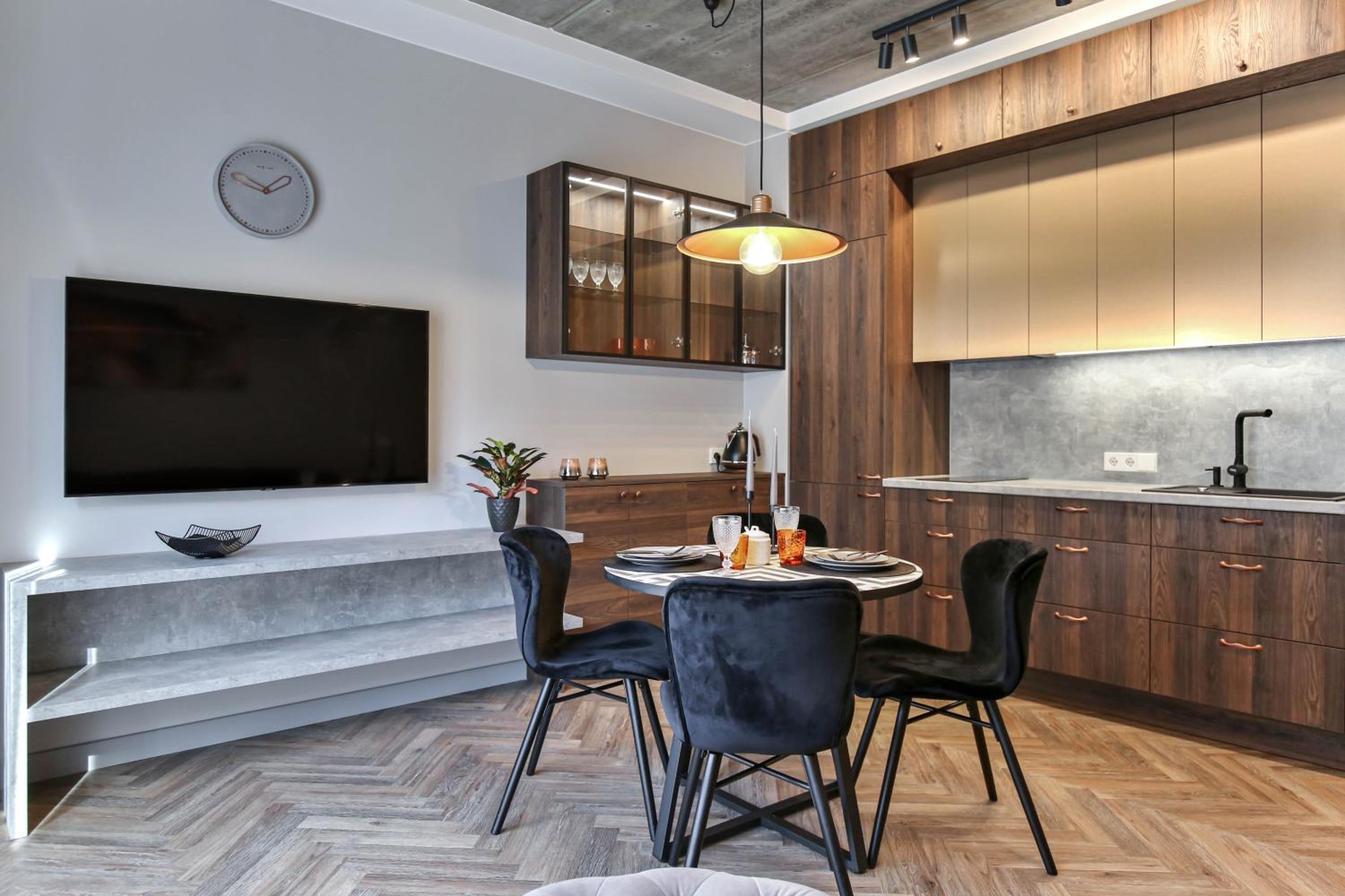 Nicely Designed NEW Apt w- Free Garage Parking & Self Check-in I cohost view 3