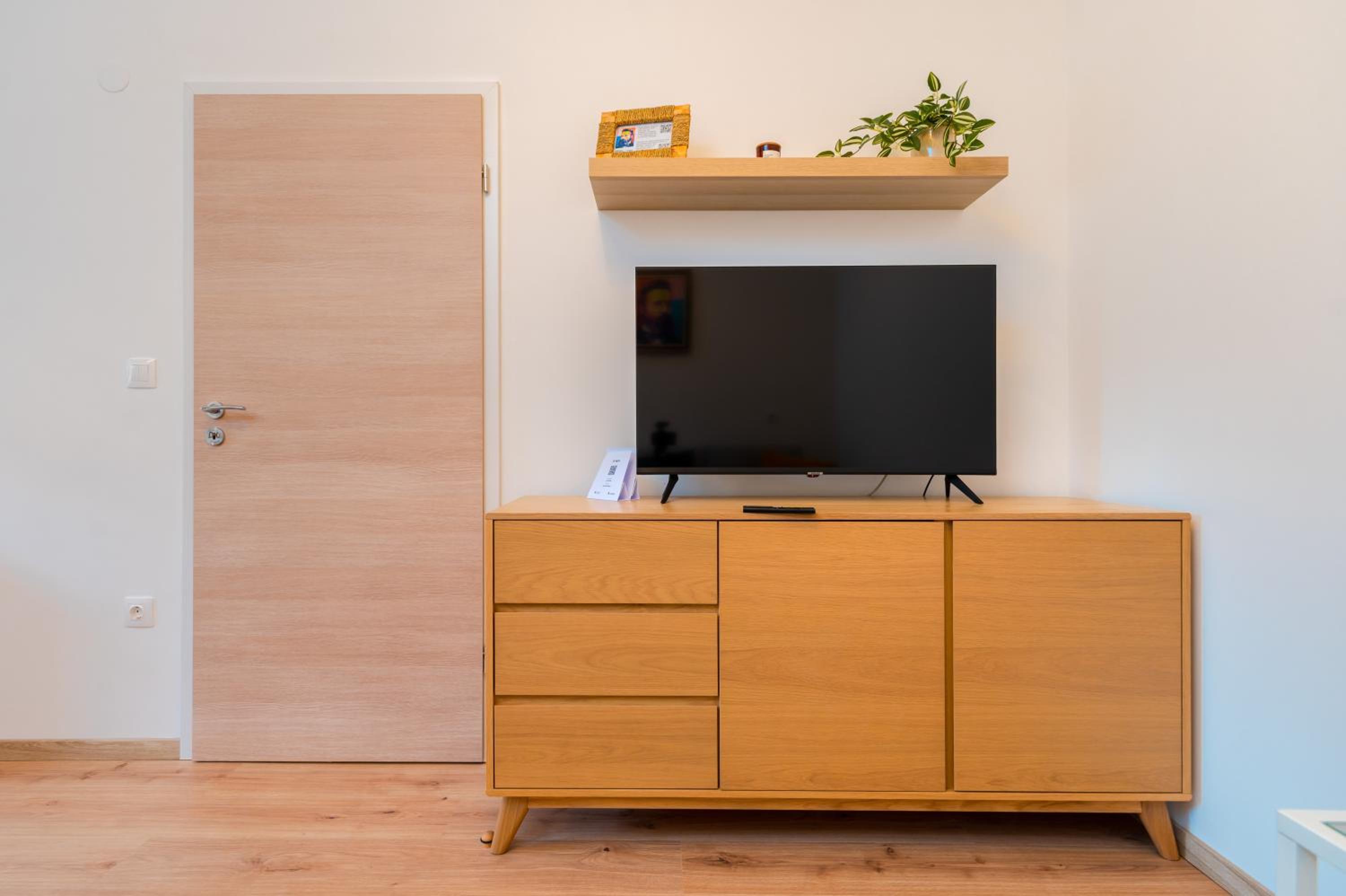 Bright Urban Retreat: Central Sofia 1 BD Apartment