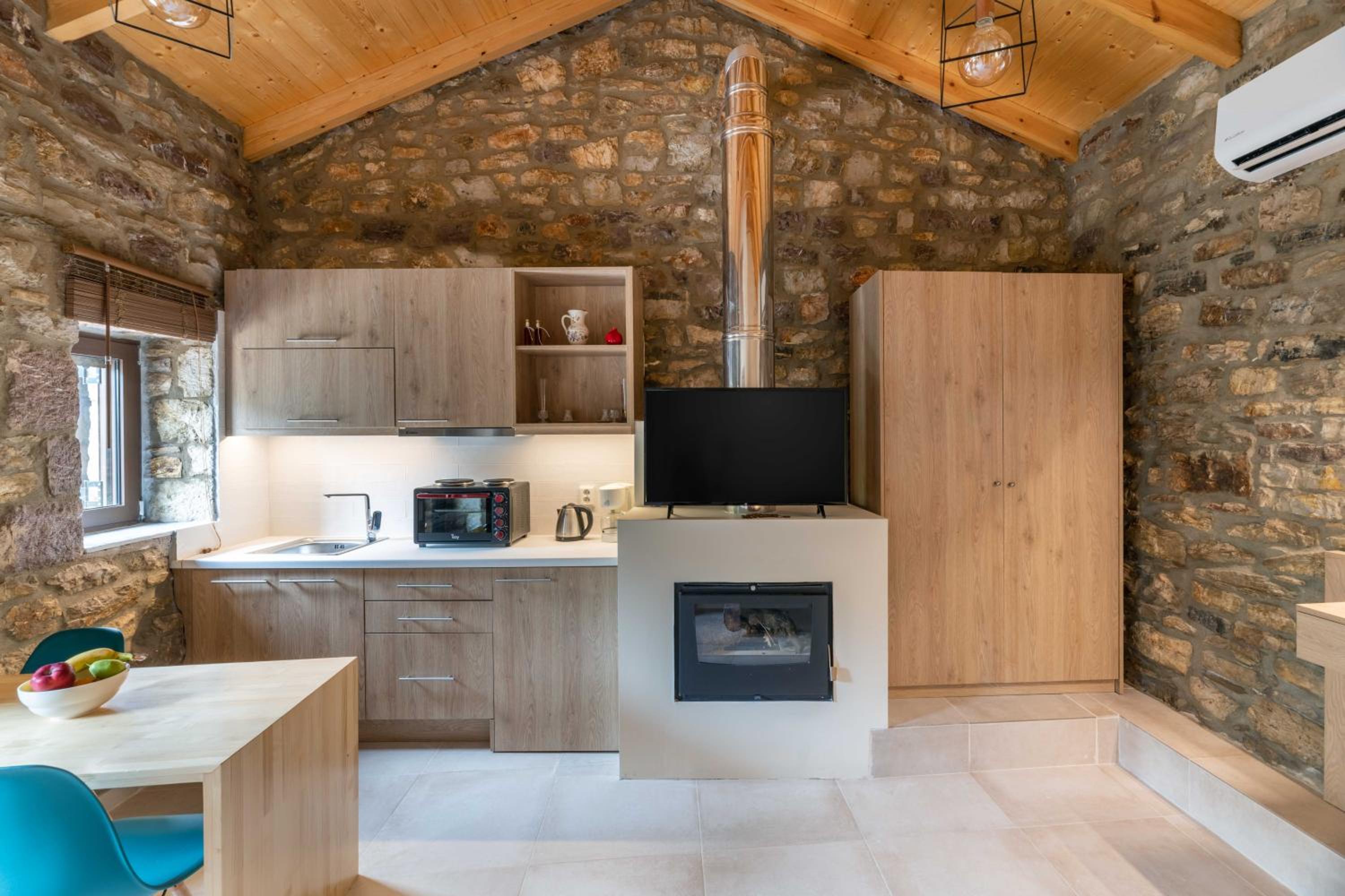 Fotoula's stone studio view 3