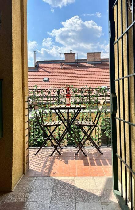 Edna Studio with balcony view 5