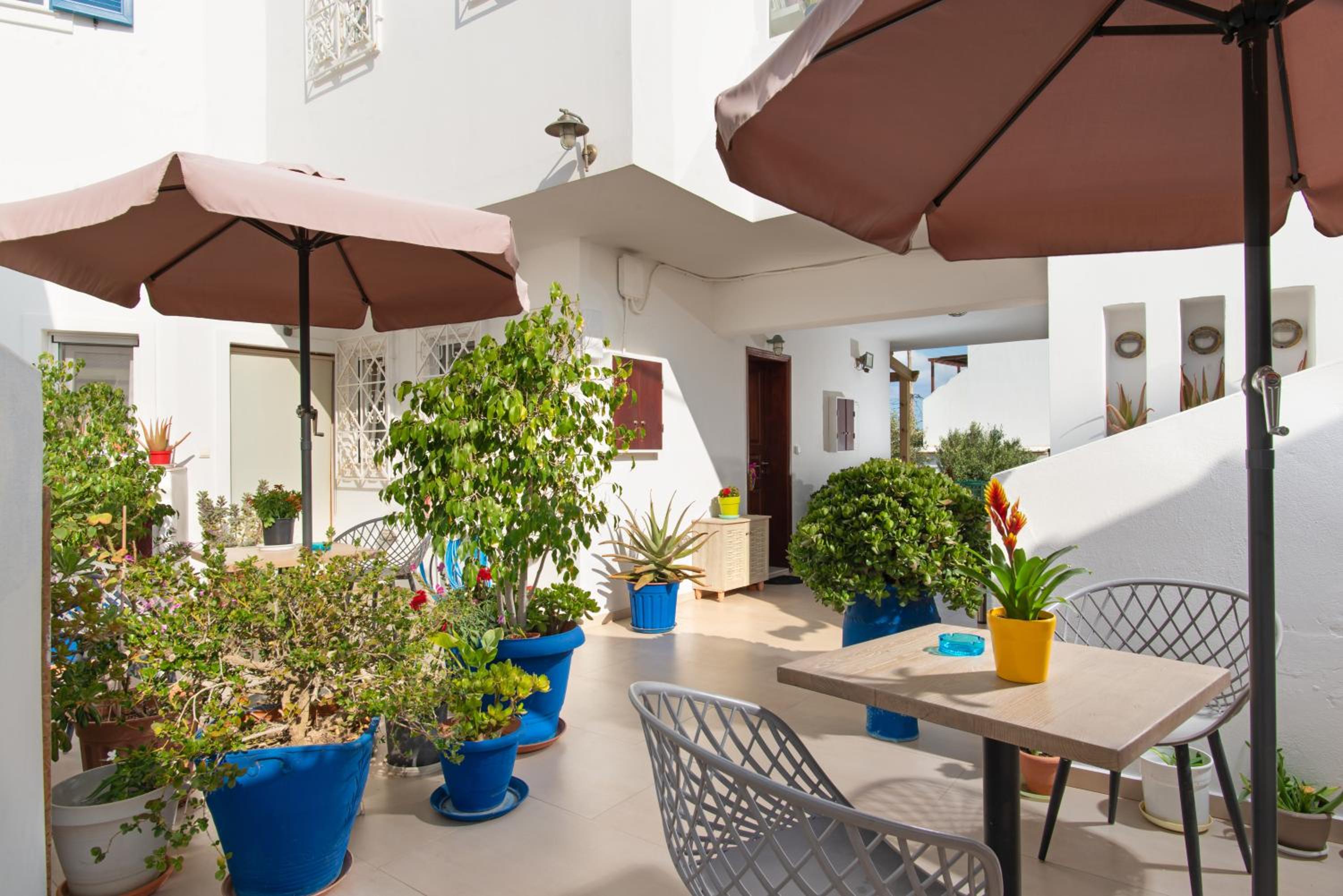 Angelica's Deluxe Rooms in Adamas view 5