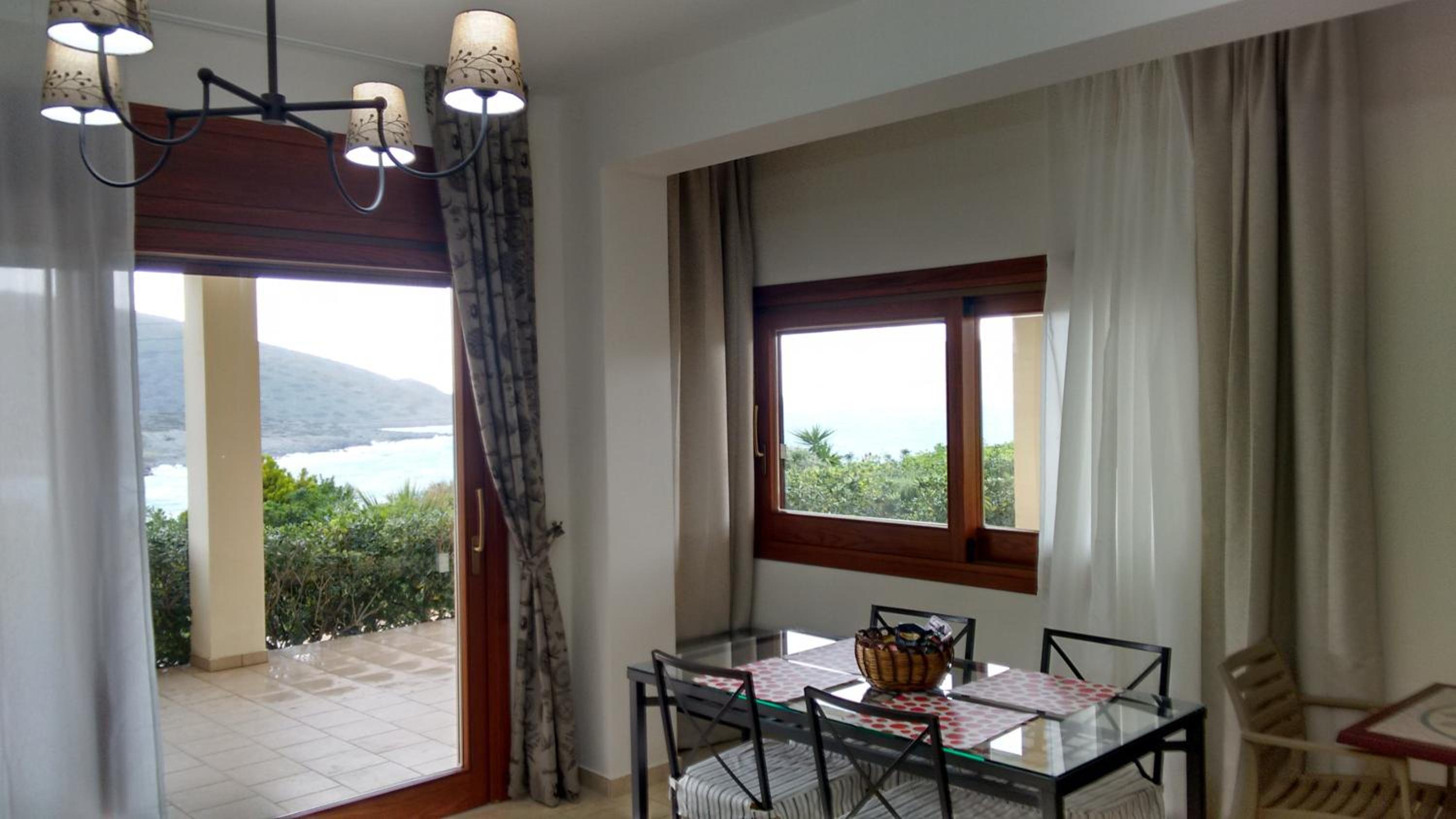 Tholos Bay Suites