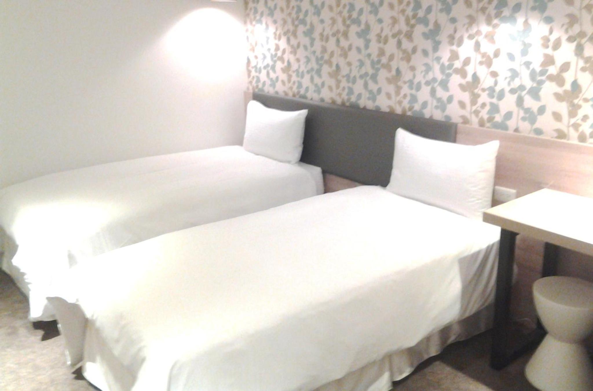 Queens Hotel II