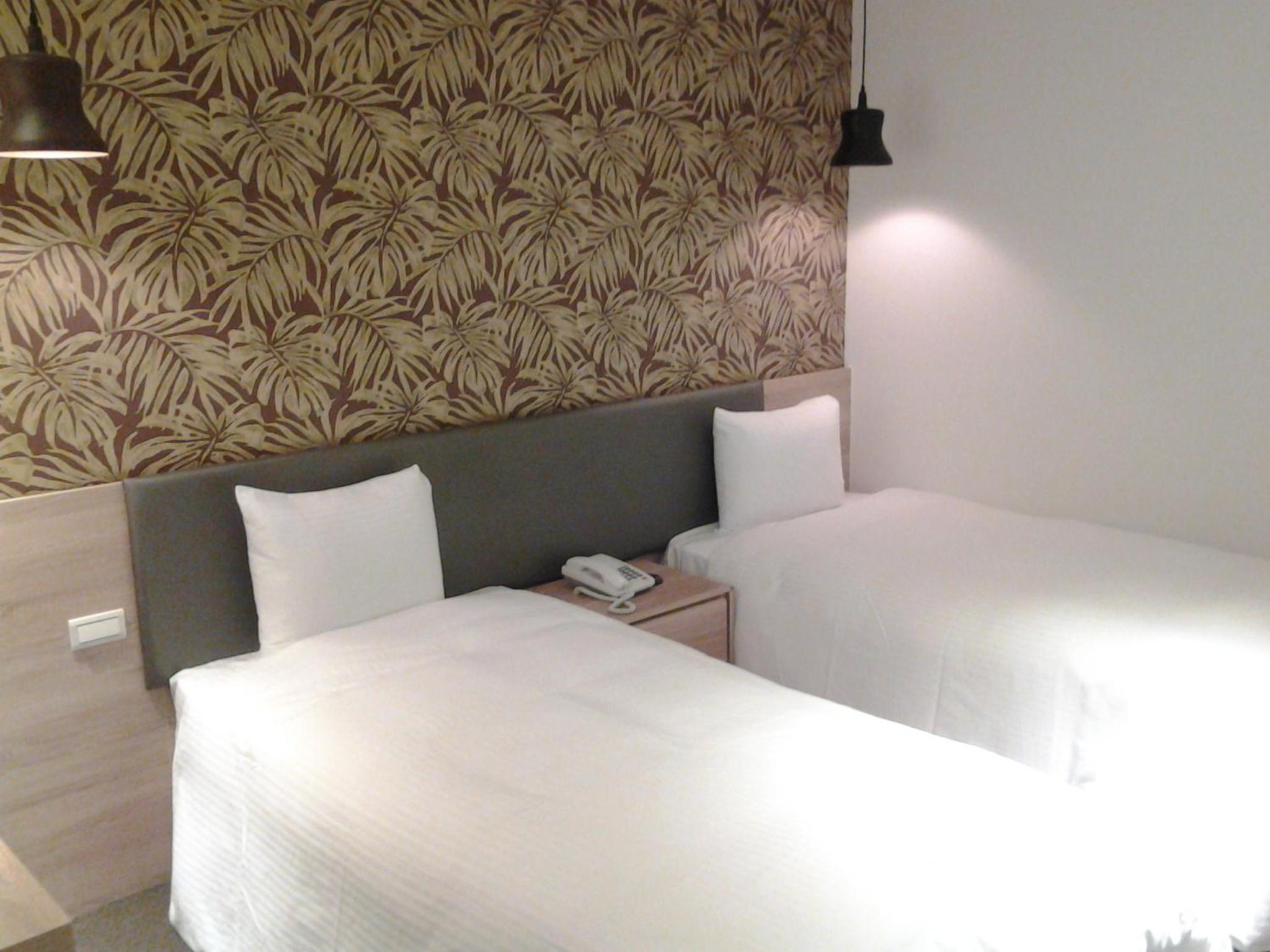 Queens Hotel II
