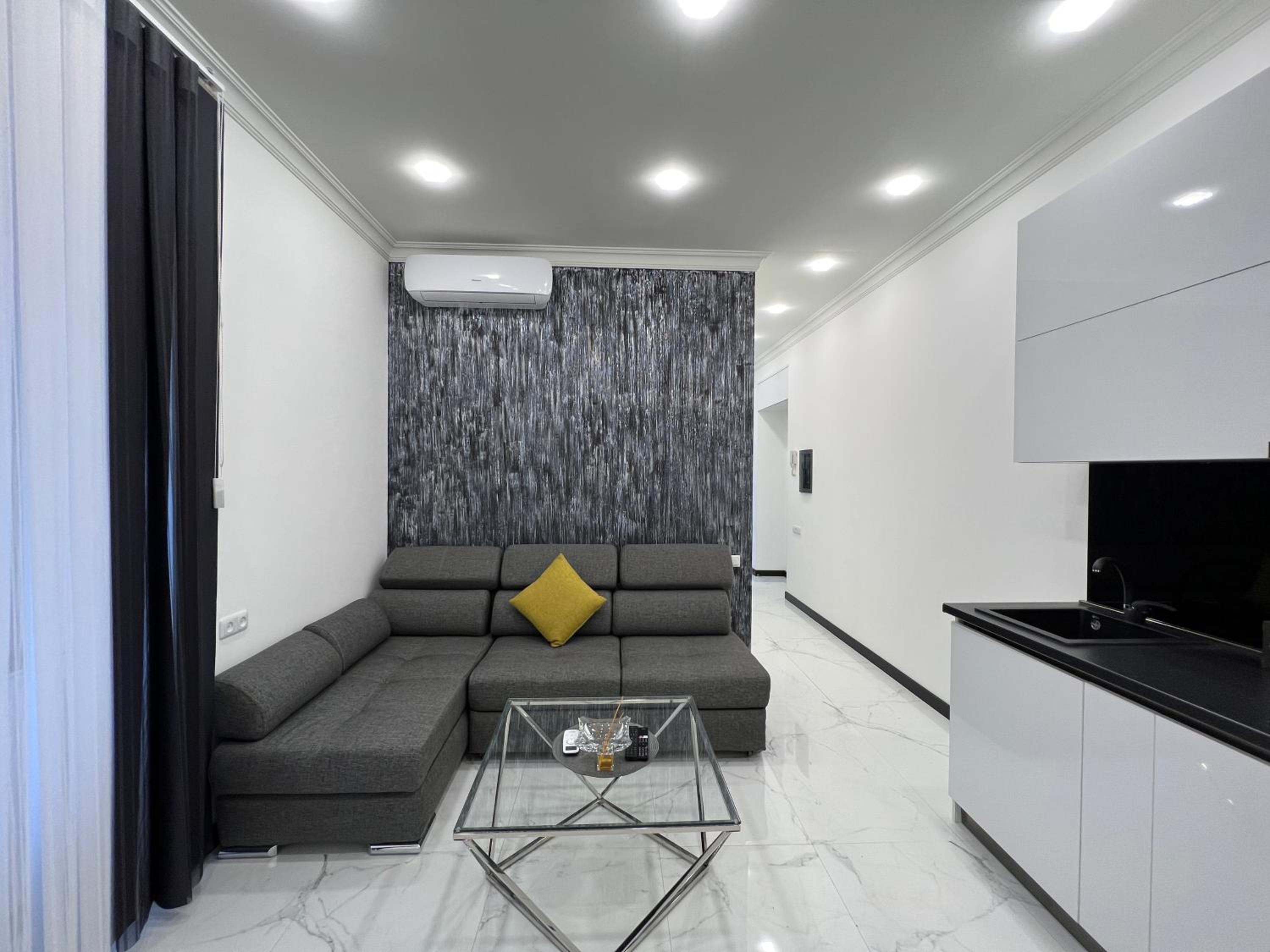 Mesrop Mashtots Avenue 3, 1 bedroom New Euro Renoavted, Modern apartment PR311