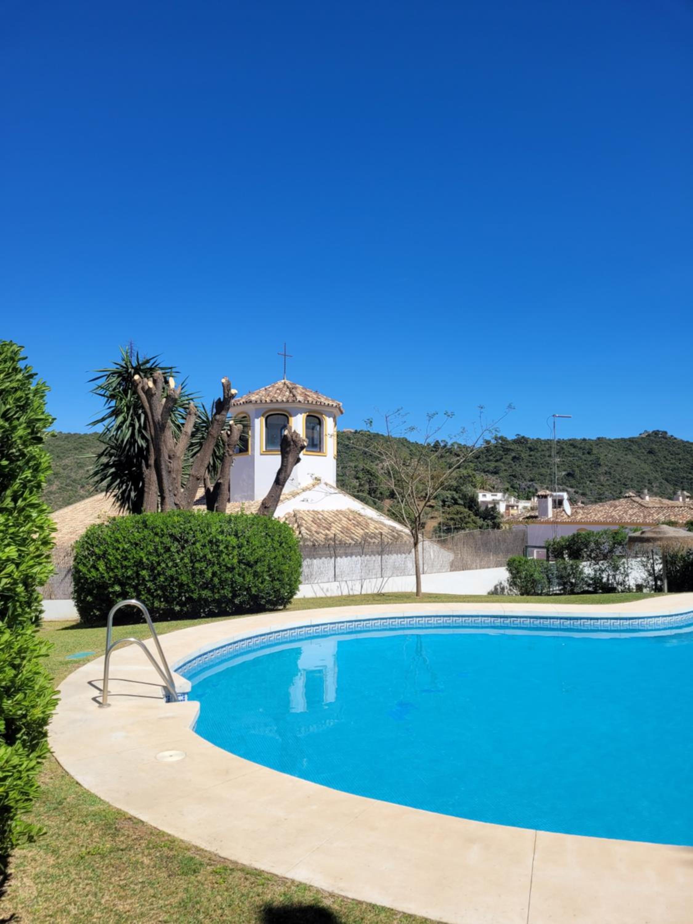 Benahavis Village Penthouse Apartment, 2 Bedrooms, Stunning Views, Swimming Pool !! view 3