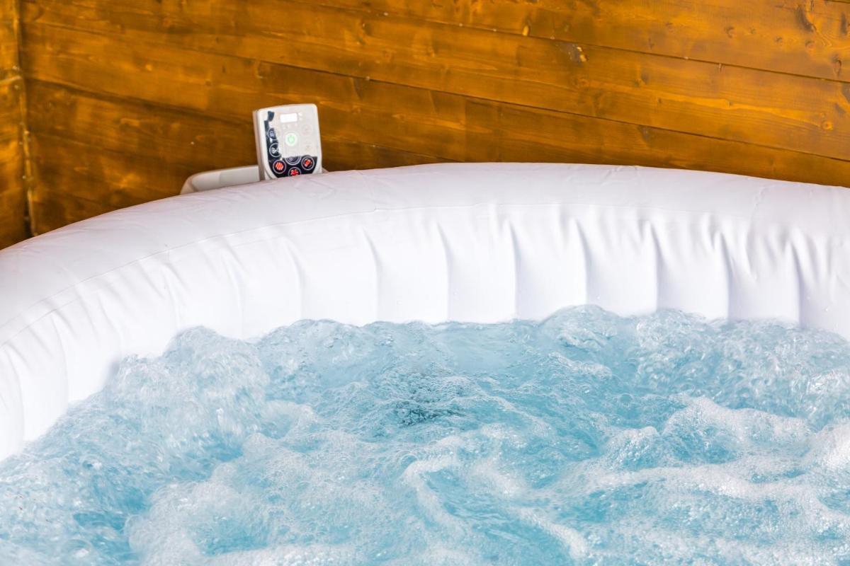 Jacuzzi on the rooftop by Wonderful Italy