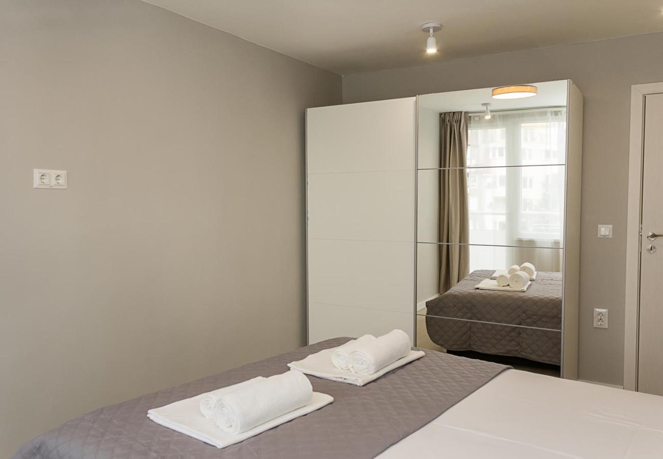 Sea Garden Varna - 2BD Flats with Desk & Balcony