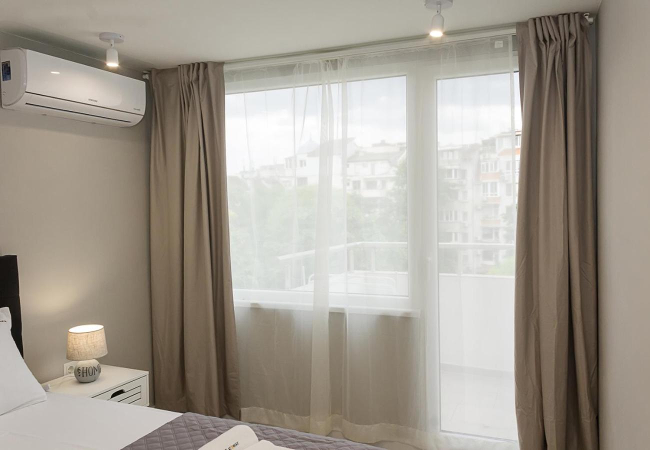 Sea Garden Varna - 2BD Flats with Desk & Balcony