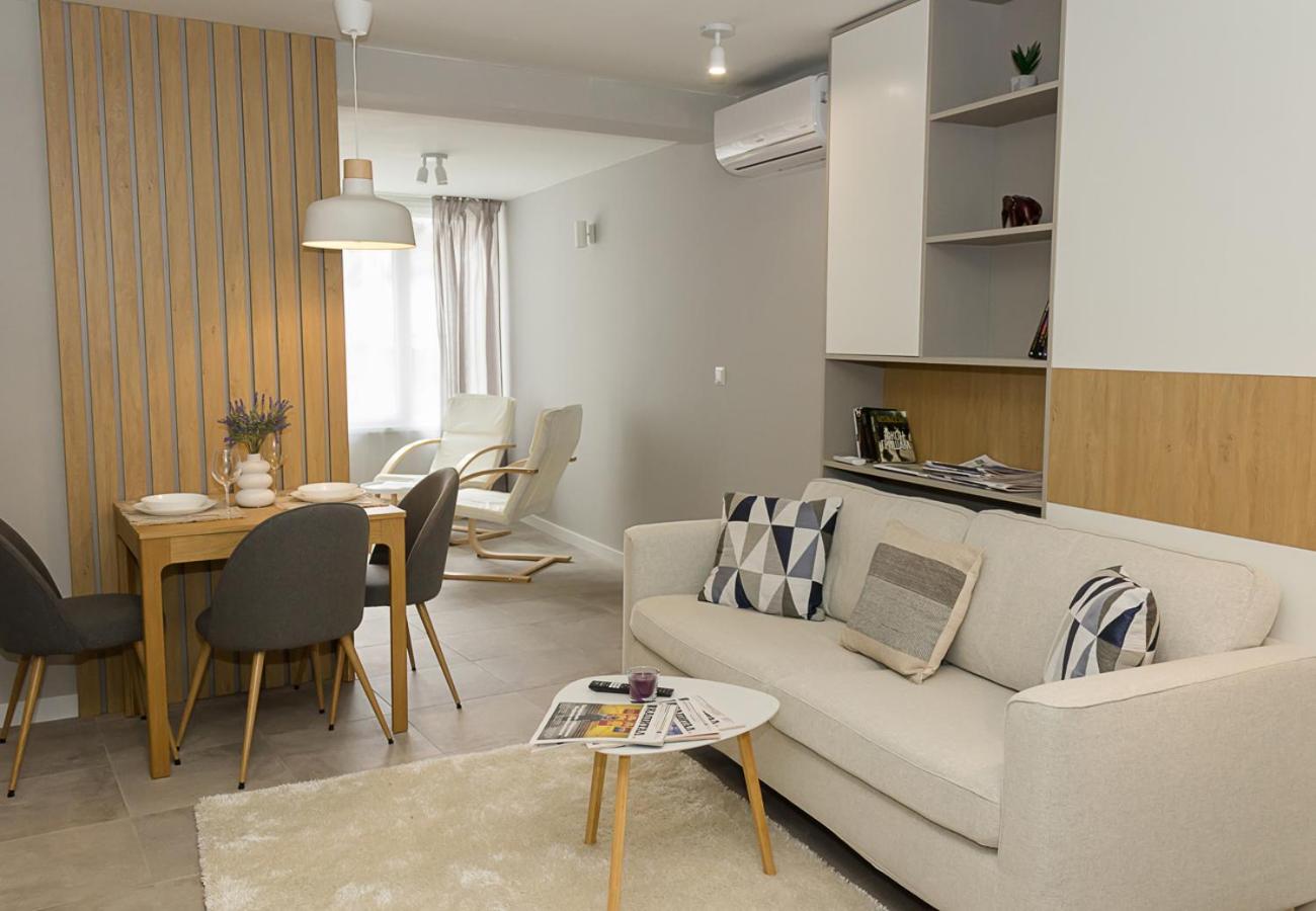 Sea Garden Varna - 2BD Flats with Desk & Balcony
