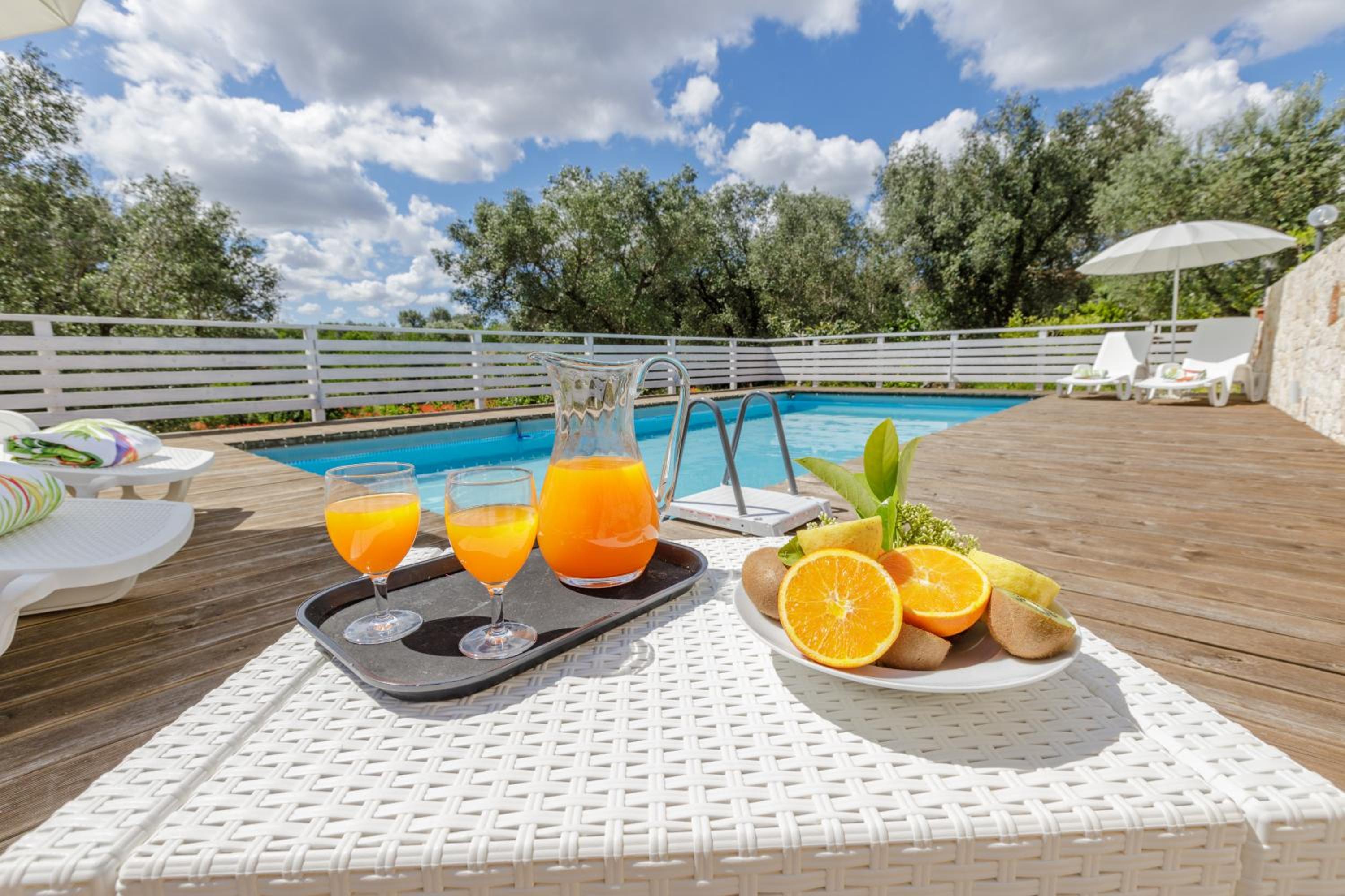 Trullo Quattro Carrini con piscina view 4