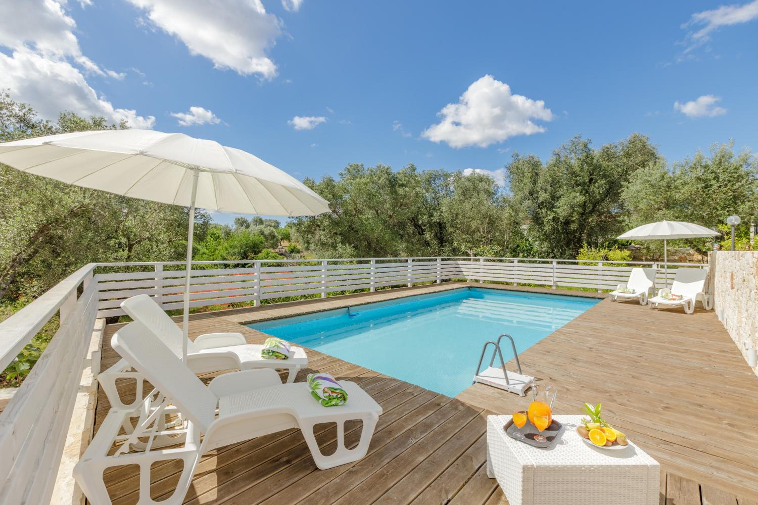 Trullo Quattro Carrini con piscina view 3