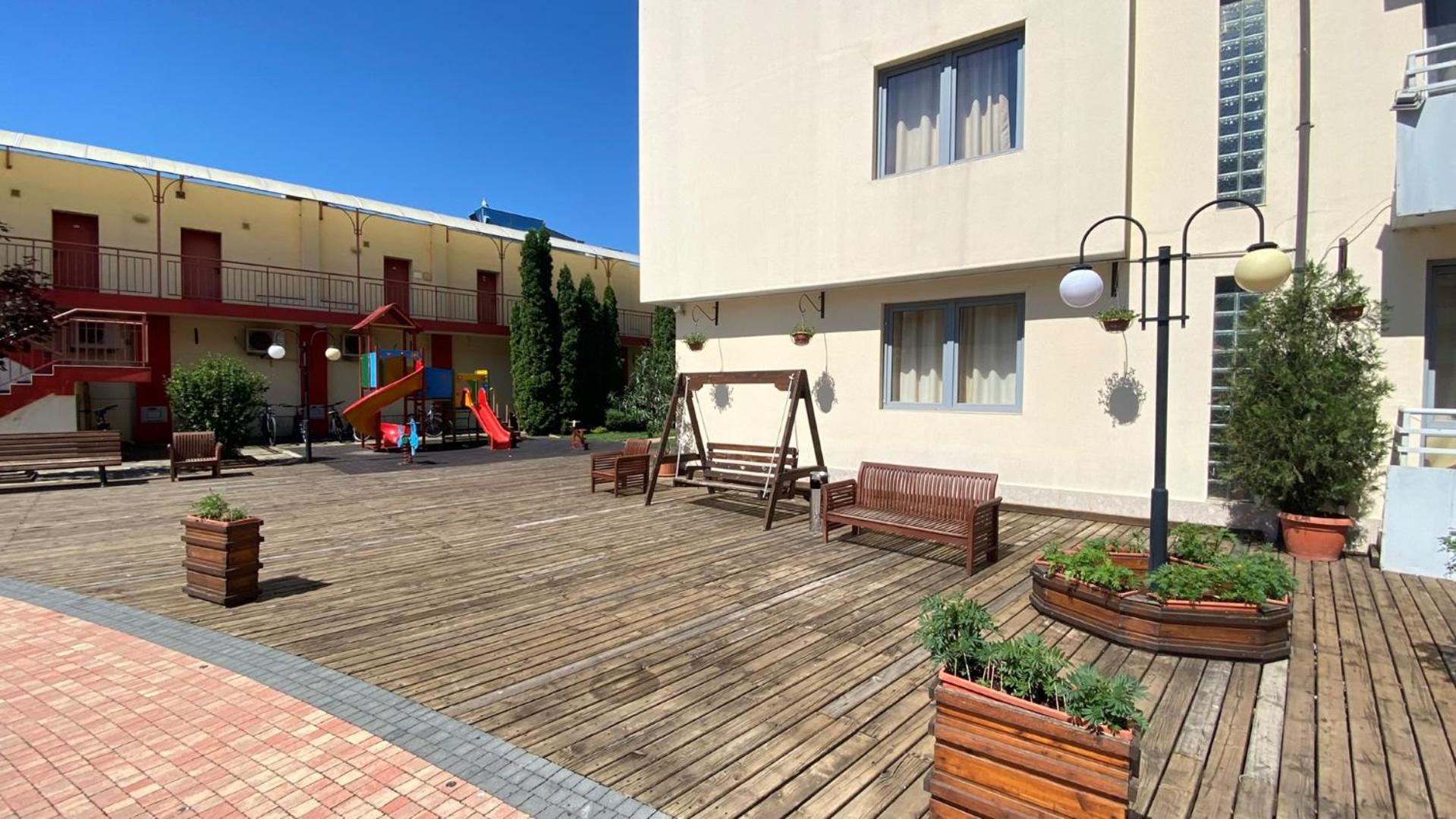 Bratanov Central Plaza apartments