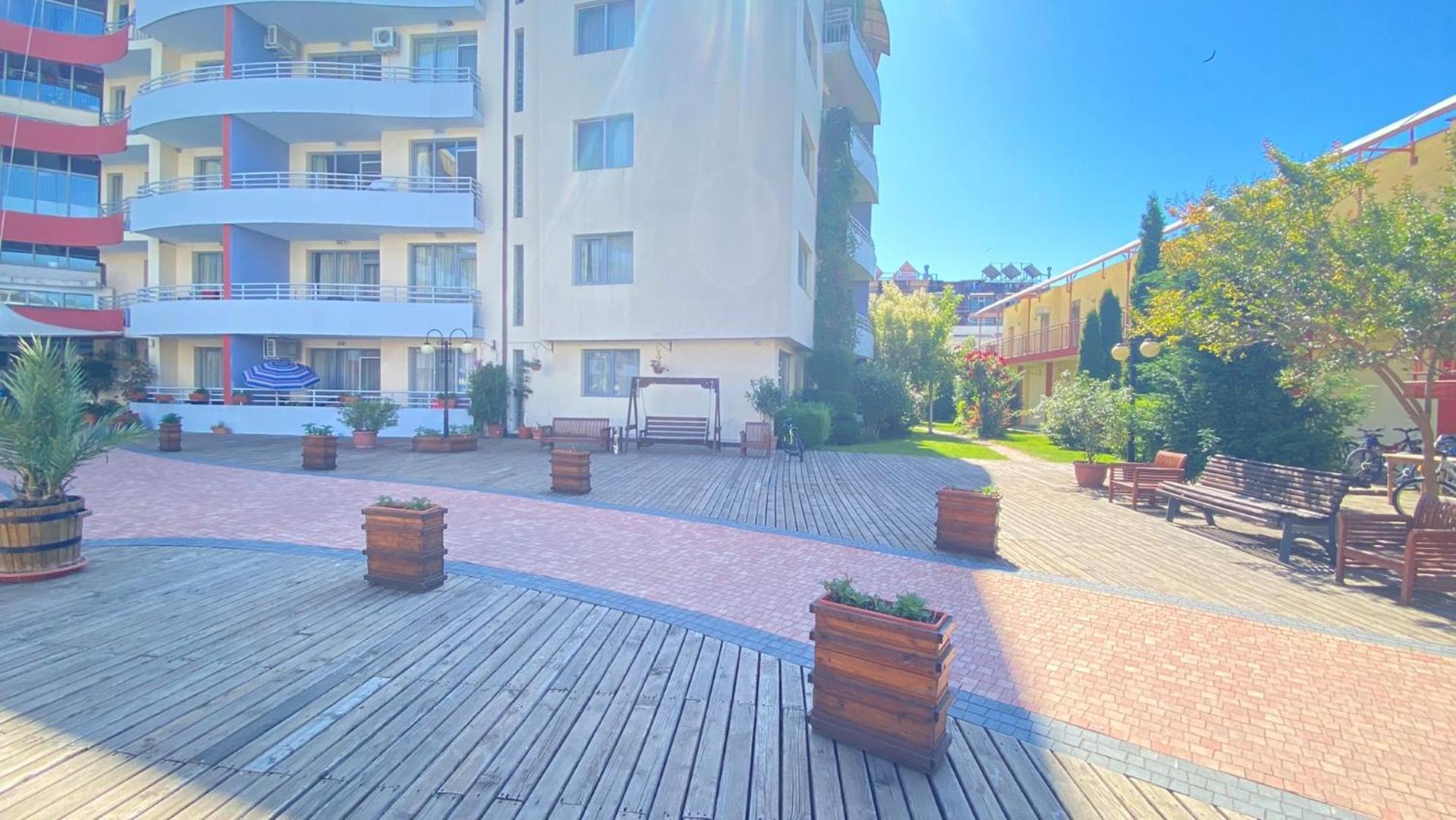 Bratanov Central Plaza apartments