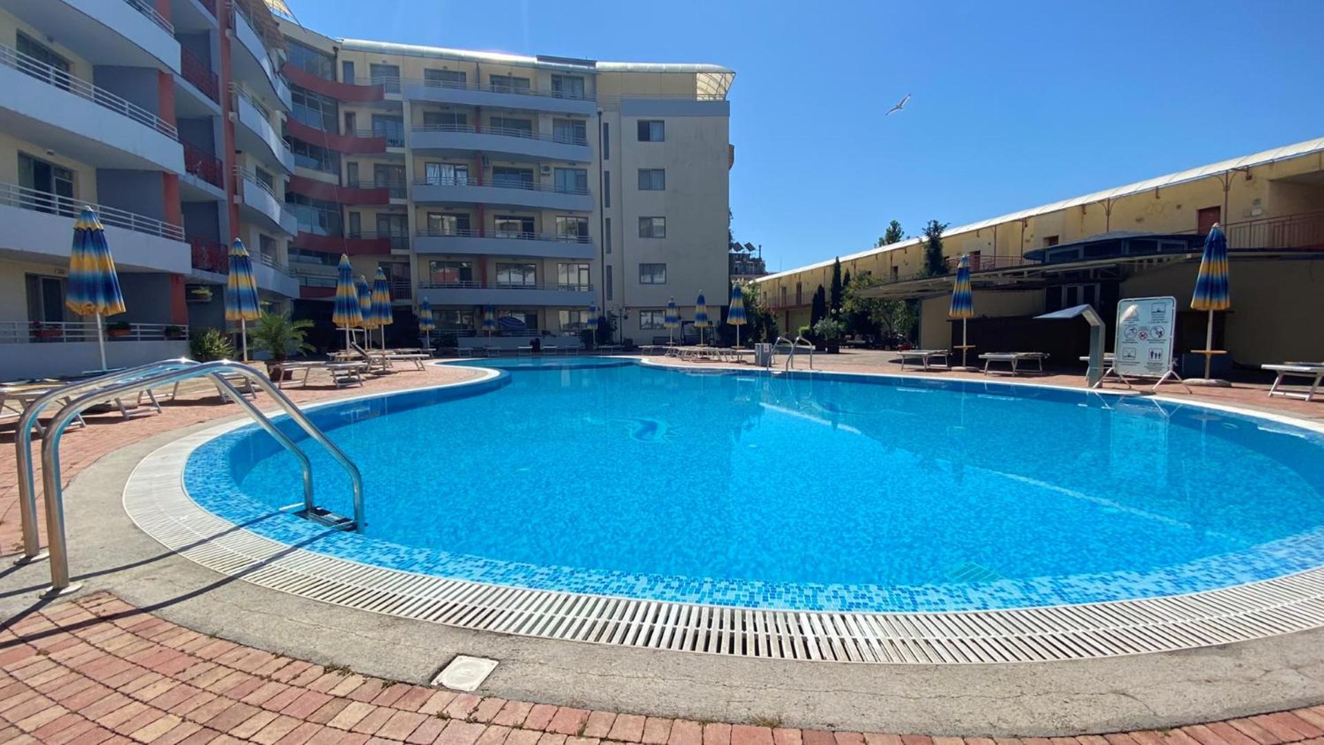Bratanov Central Plaza apartments