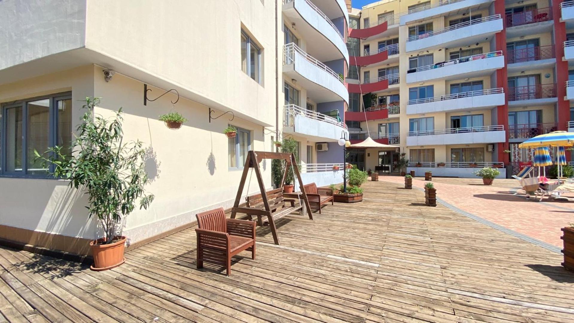 Bratanov Central Plaza apartments