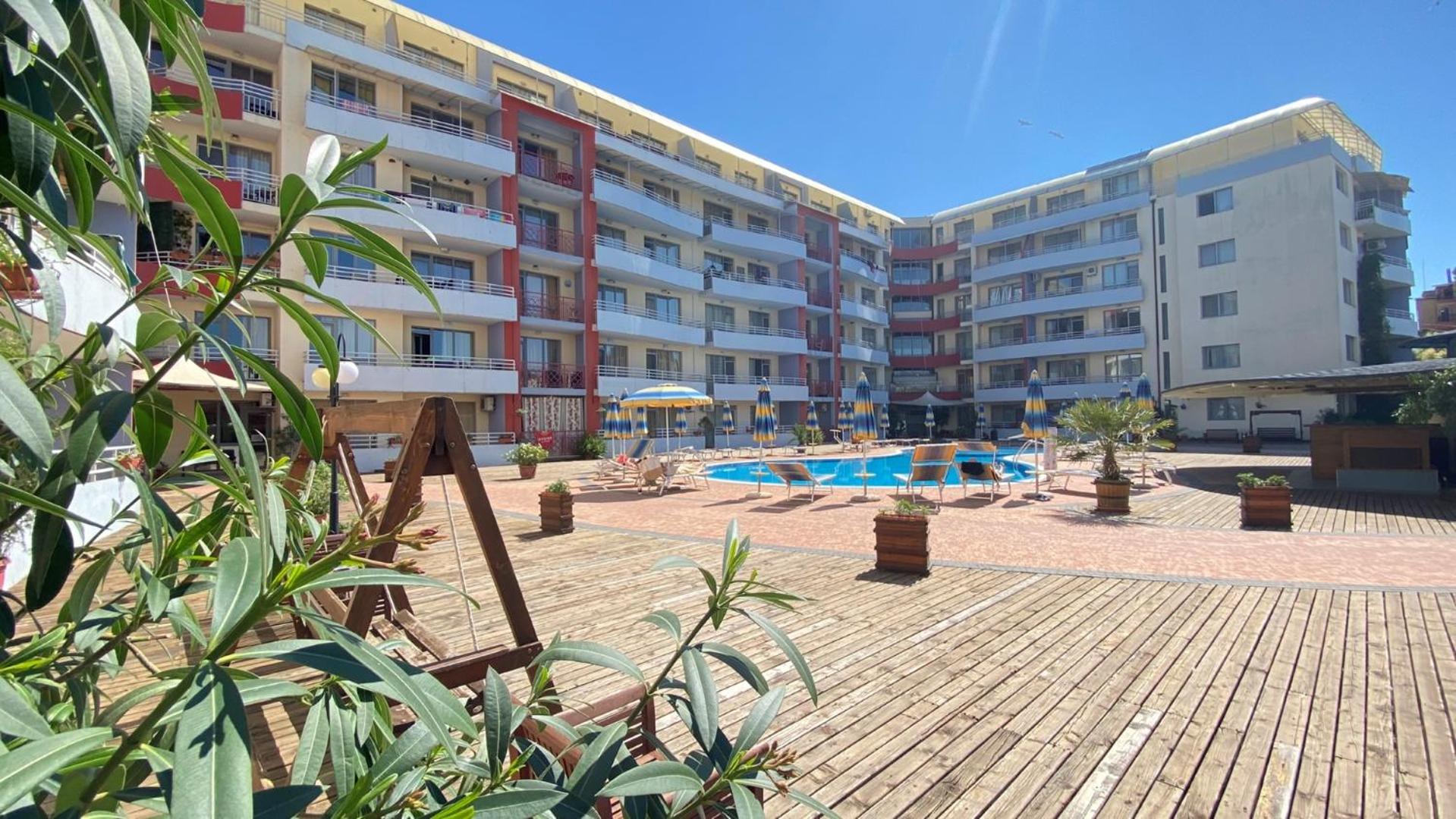 Bratanov Central Plaza apartments