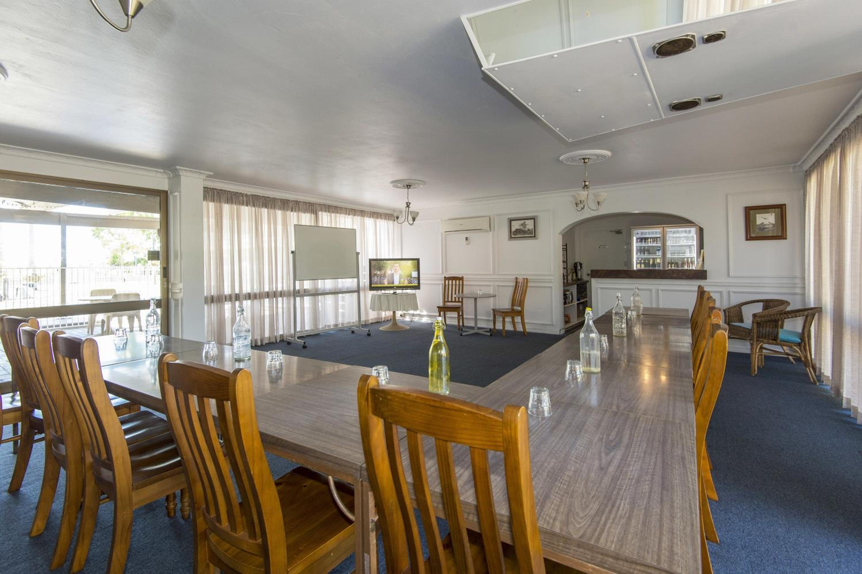 Mid City Motor Inn