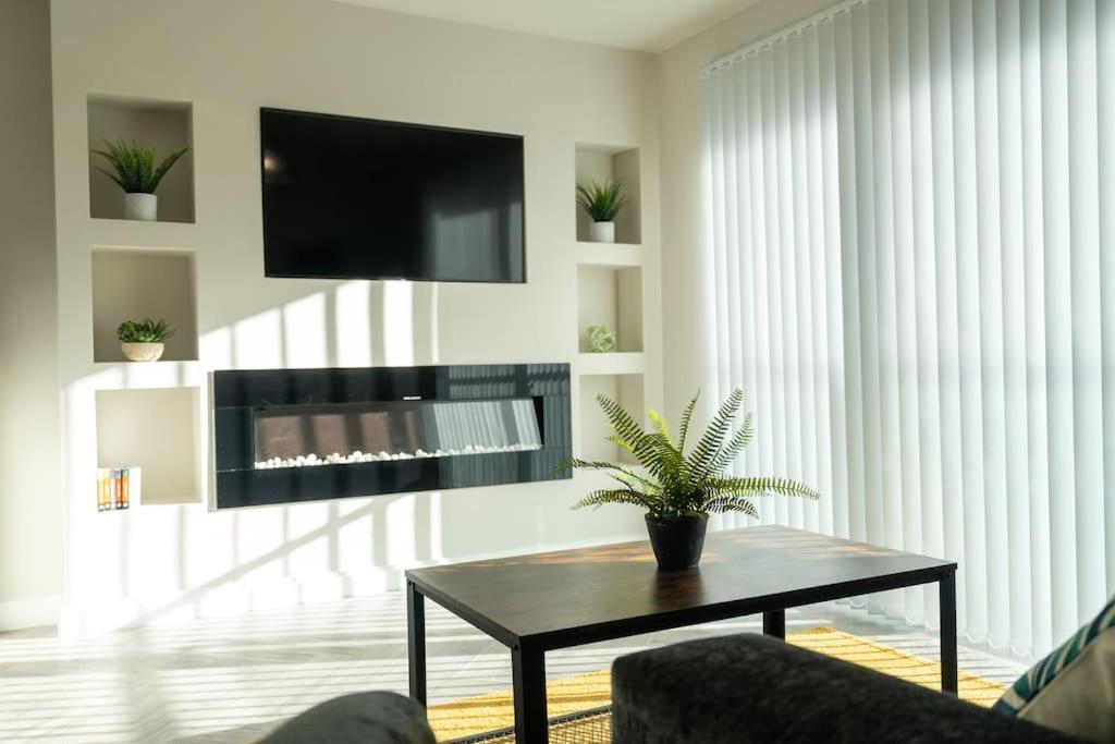 Century Central, Cardiff Bay, Modern Chic 2BR, Free Parking view 5