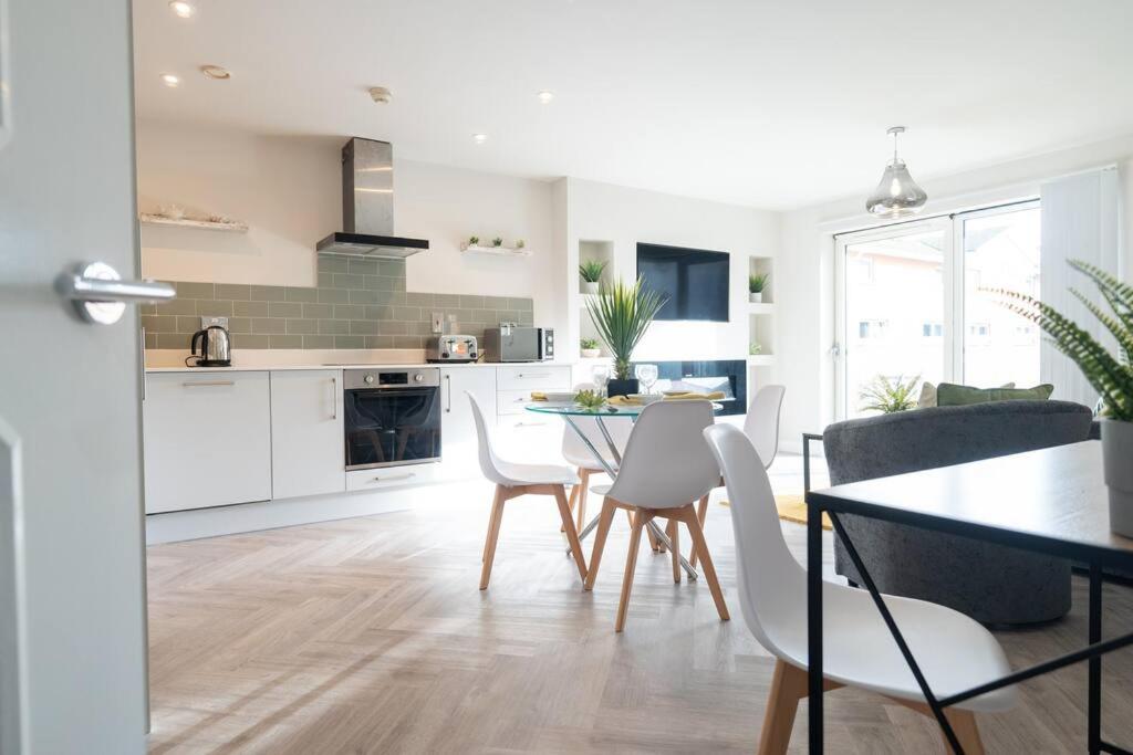 Century Central, Cardiff Bay, Modern Chic 2BR, Free Parking view 2