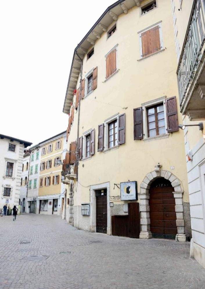 Hotel Living The Dream - Image 1