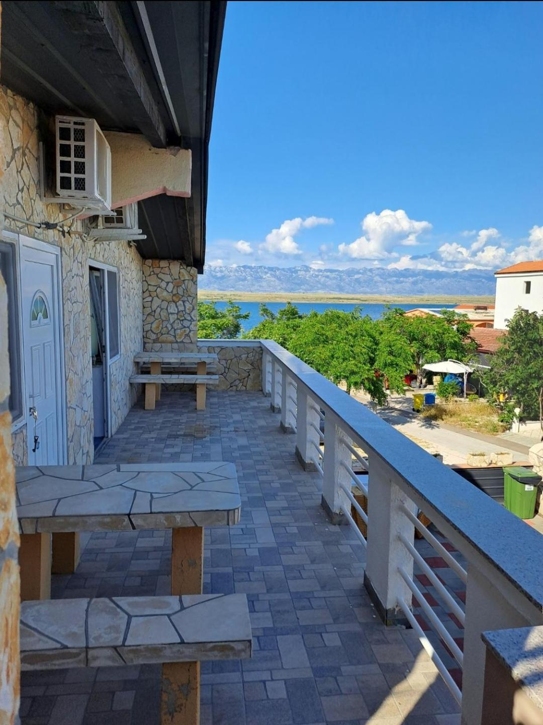 Borat apartmani. view 3