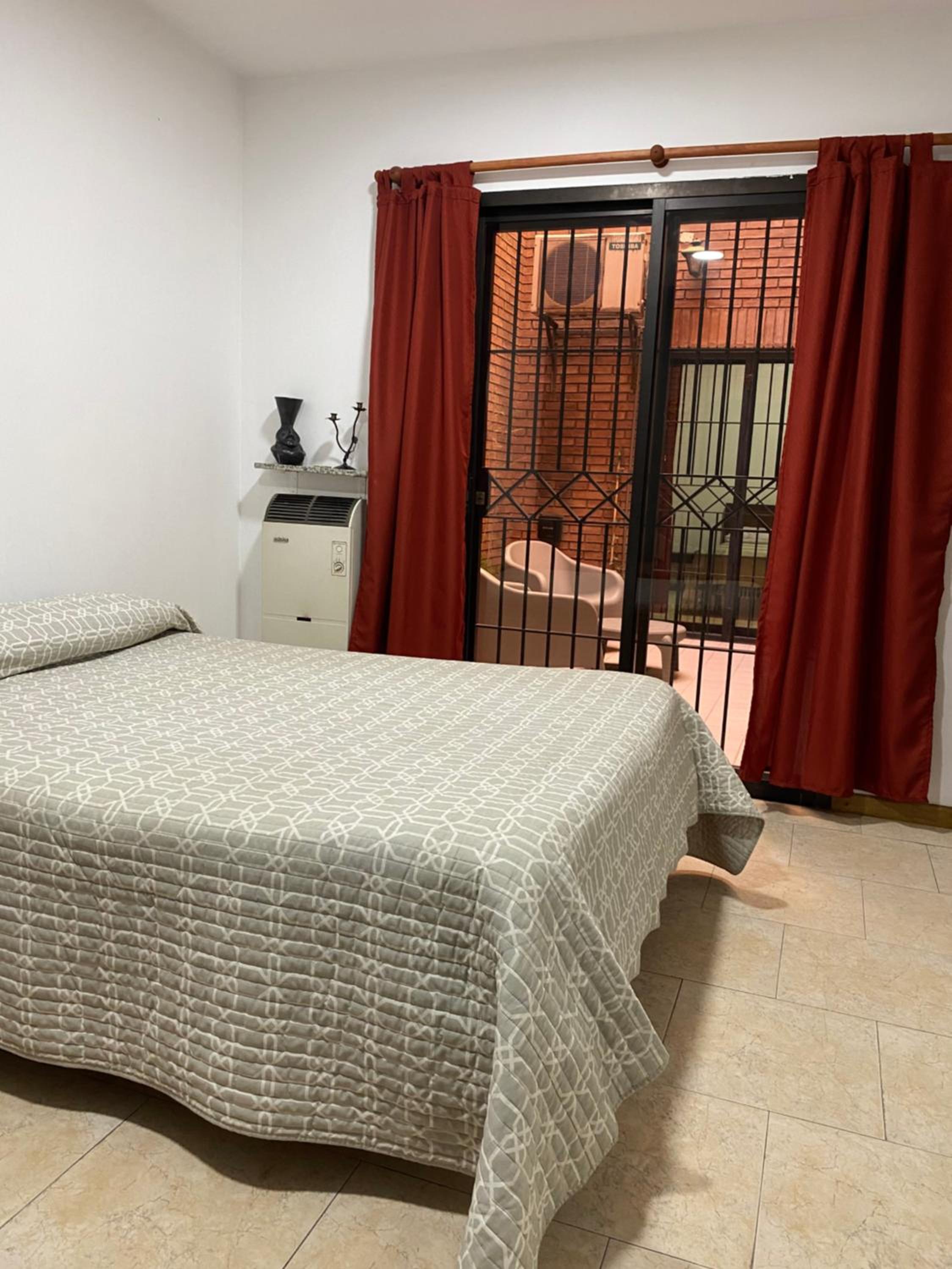 Excelente y amplio dpto 3 dormitorios c cochera privada