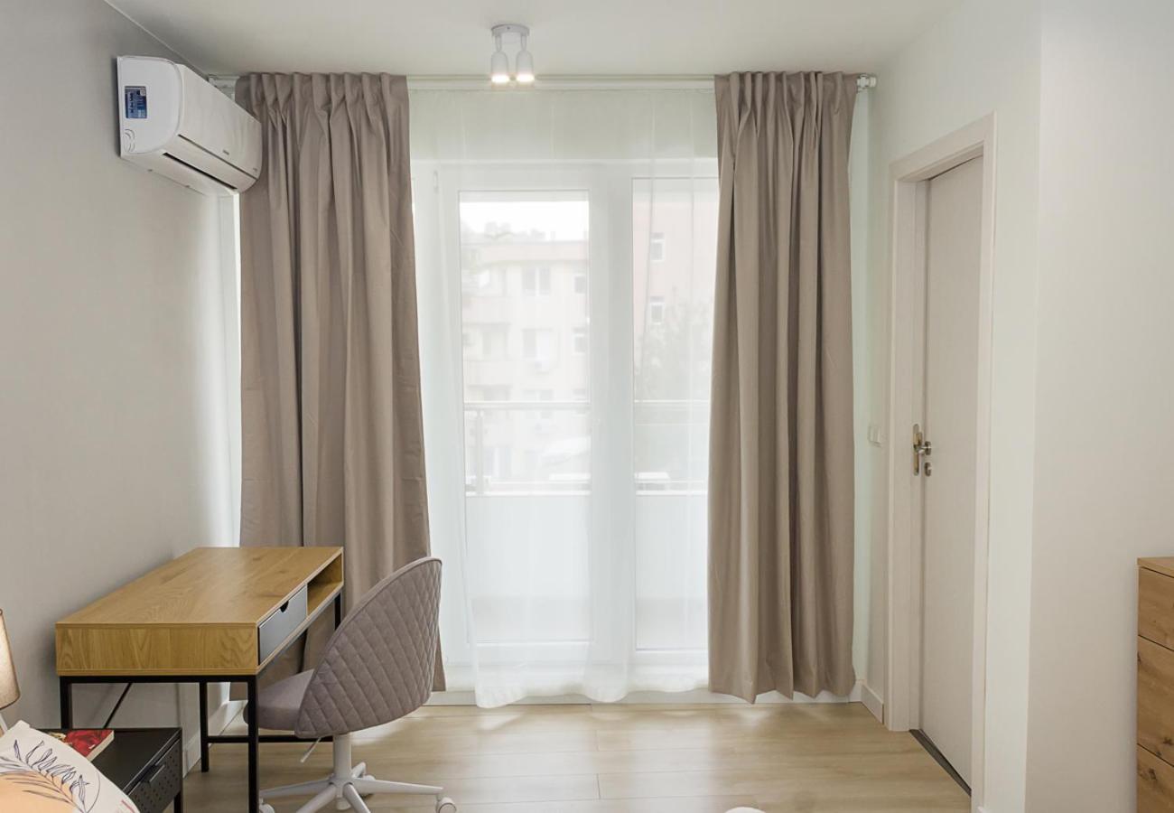 Sea Garden Varna - 2BD Flats with Desk & Balcony