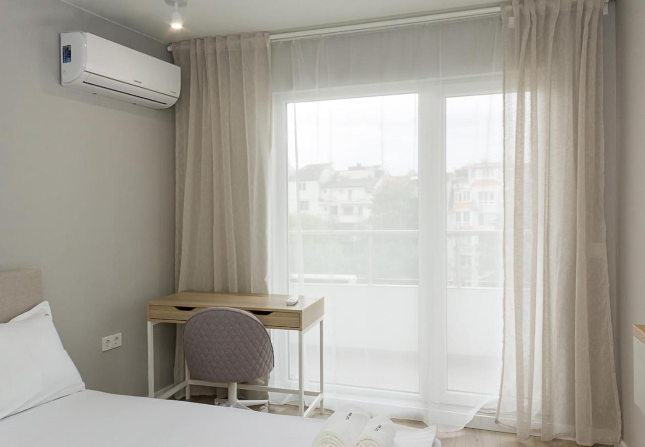 Sea Garden Varna - 2BD Flats with Desk & Balcony