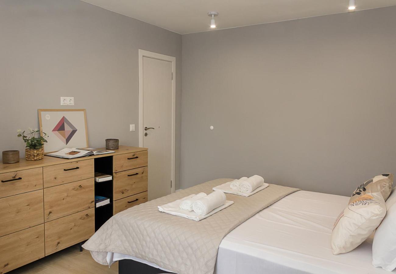 Sea Garden Varna - 2BD Flats with Desk & Balcony