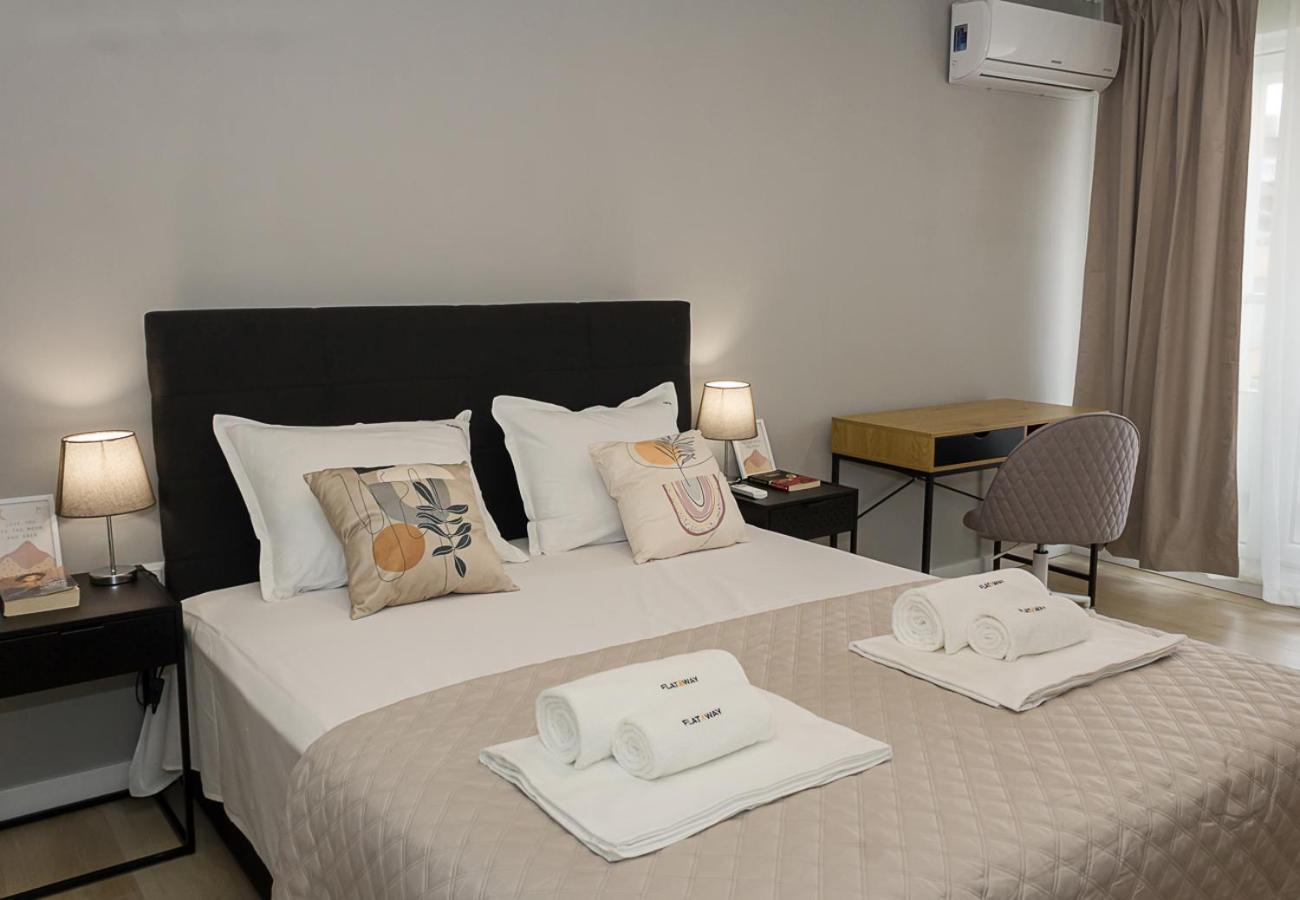 Sea Garden Varna - 2BD Flats with Desk & Balcony