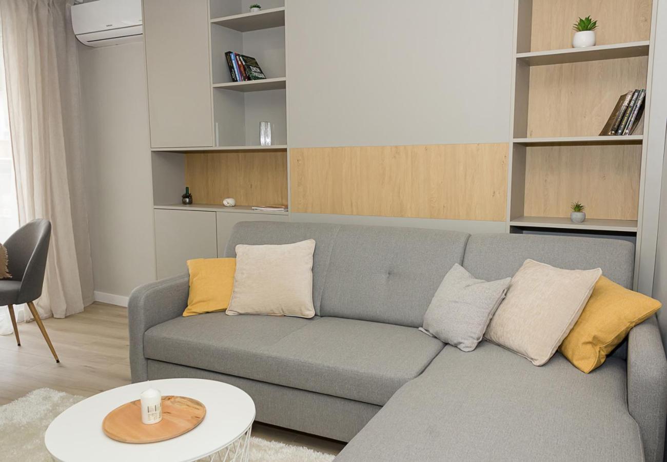 Sea Garden Varna - 2BD Flats with Desk & Balcony