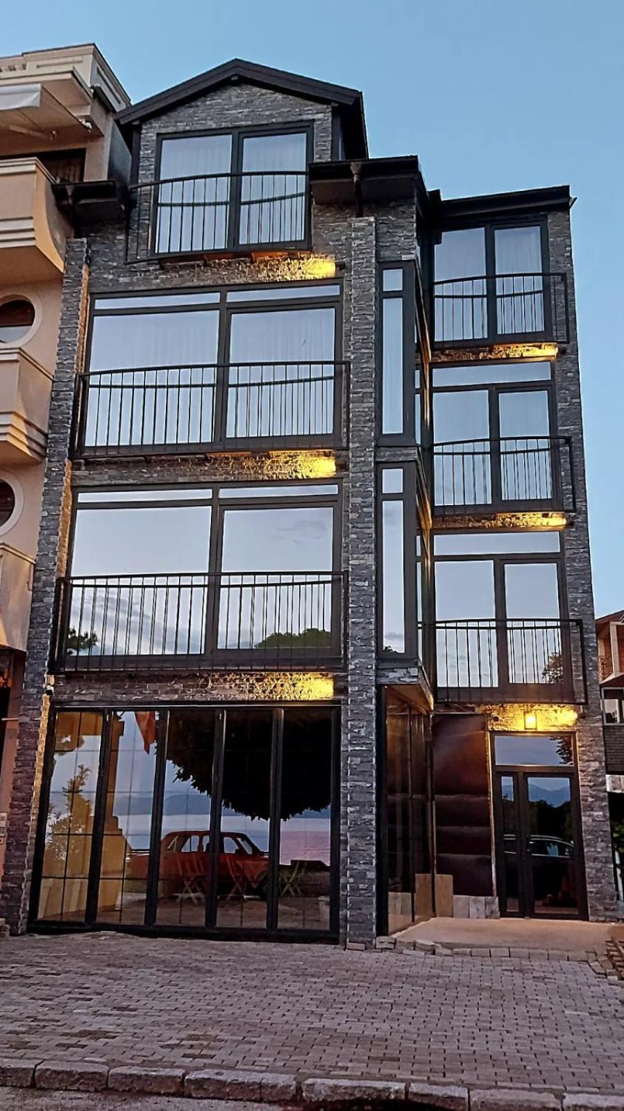 Pier 82 Apartments view 2