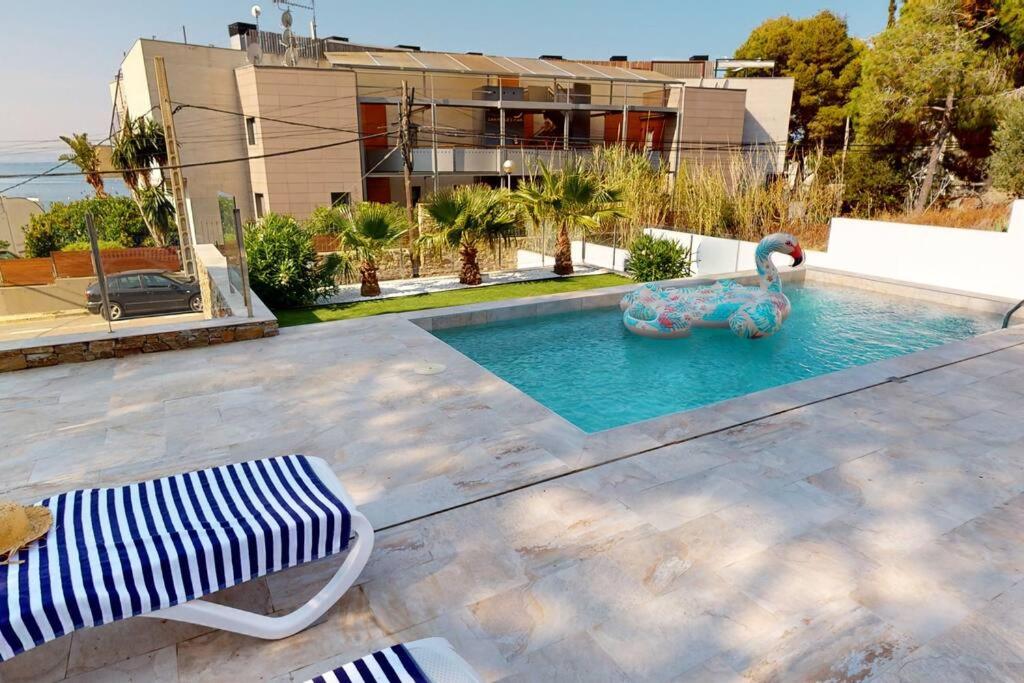 Maison, piscine, plage, commerce restaurant photo 2