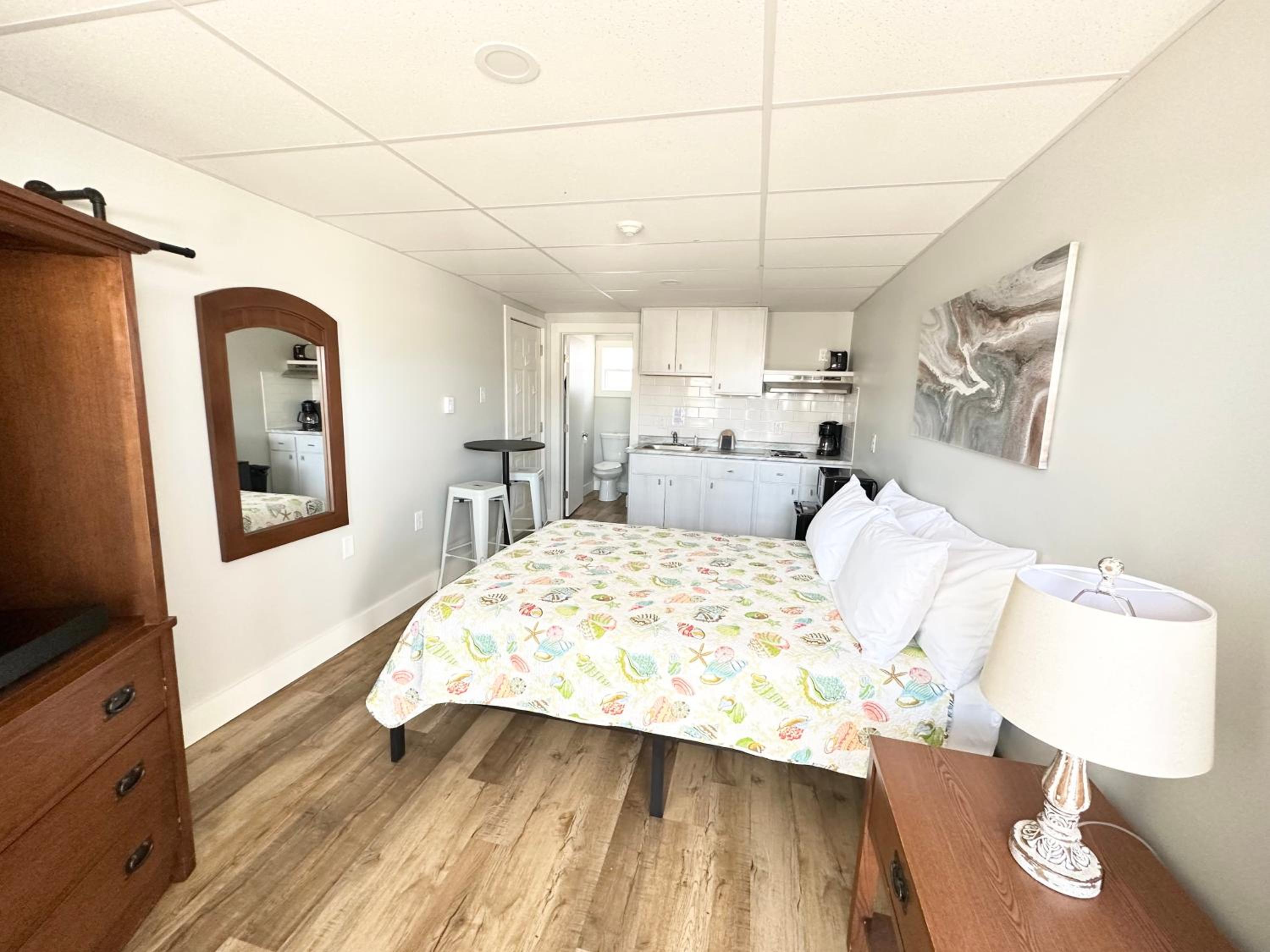 Abellona Inn & Suites