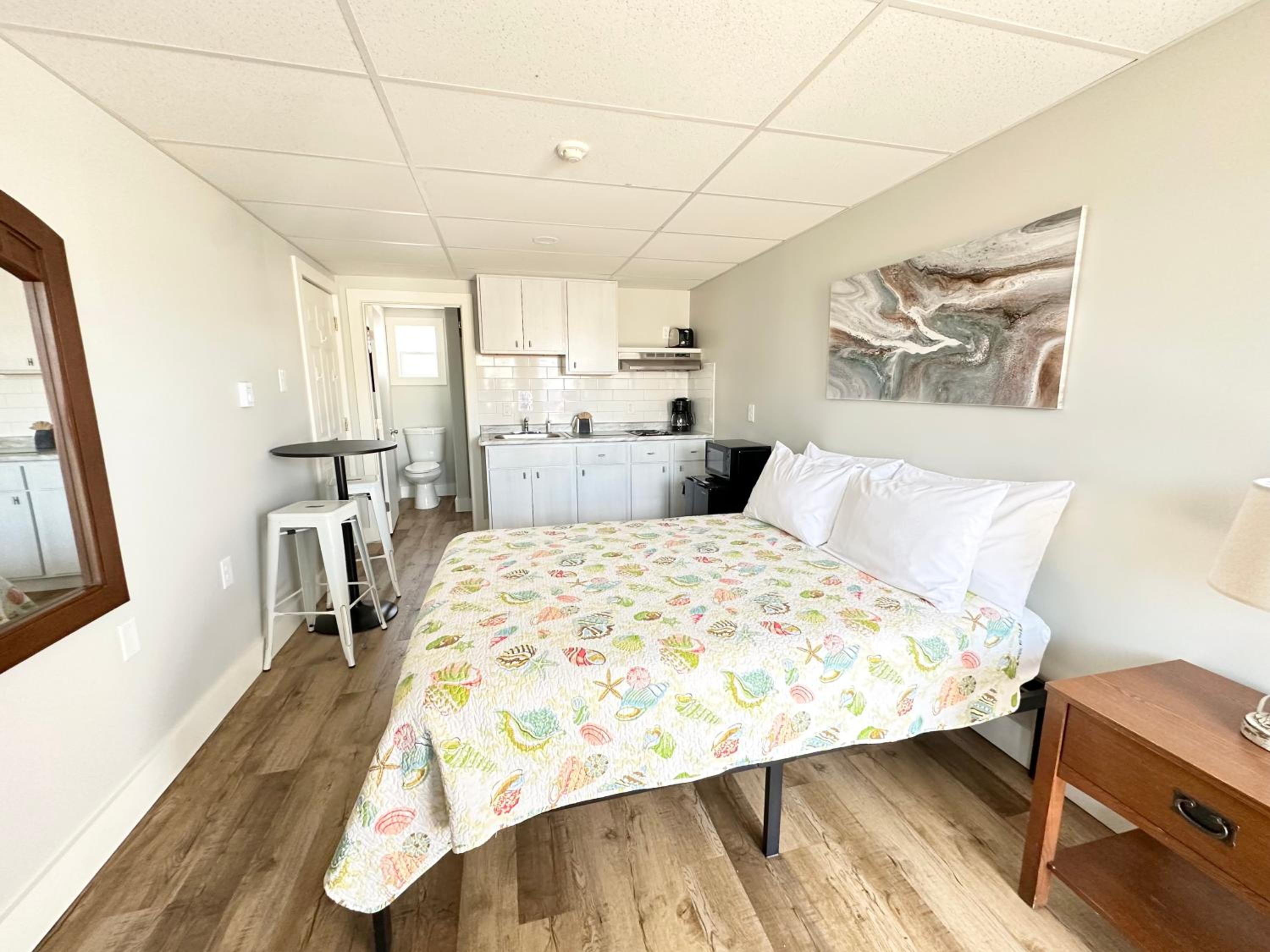 Abellona Inn & Suites