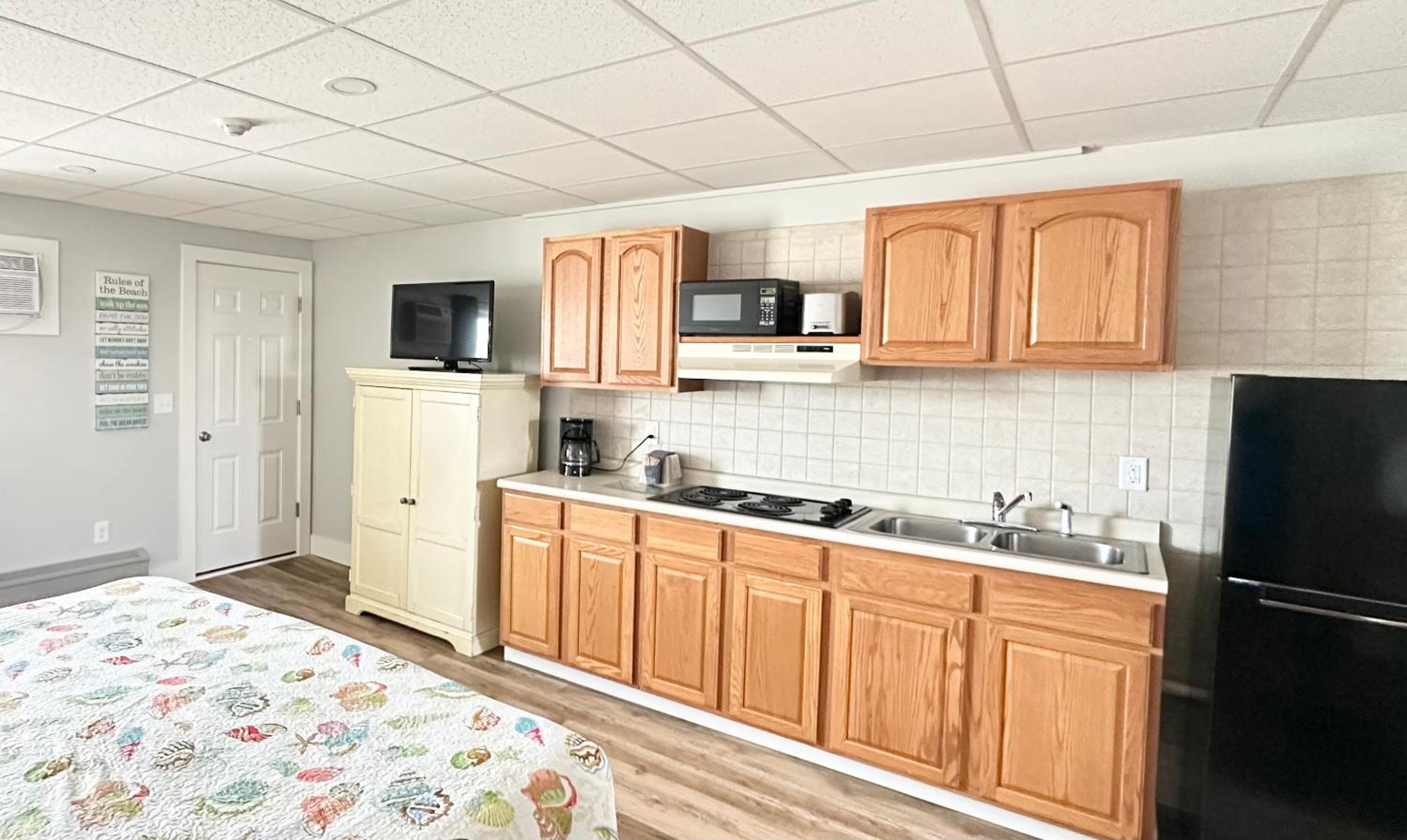 Abellona Inn & Suites