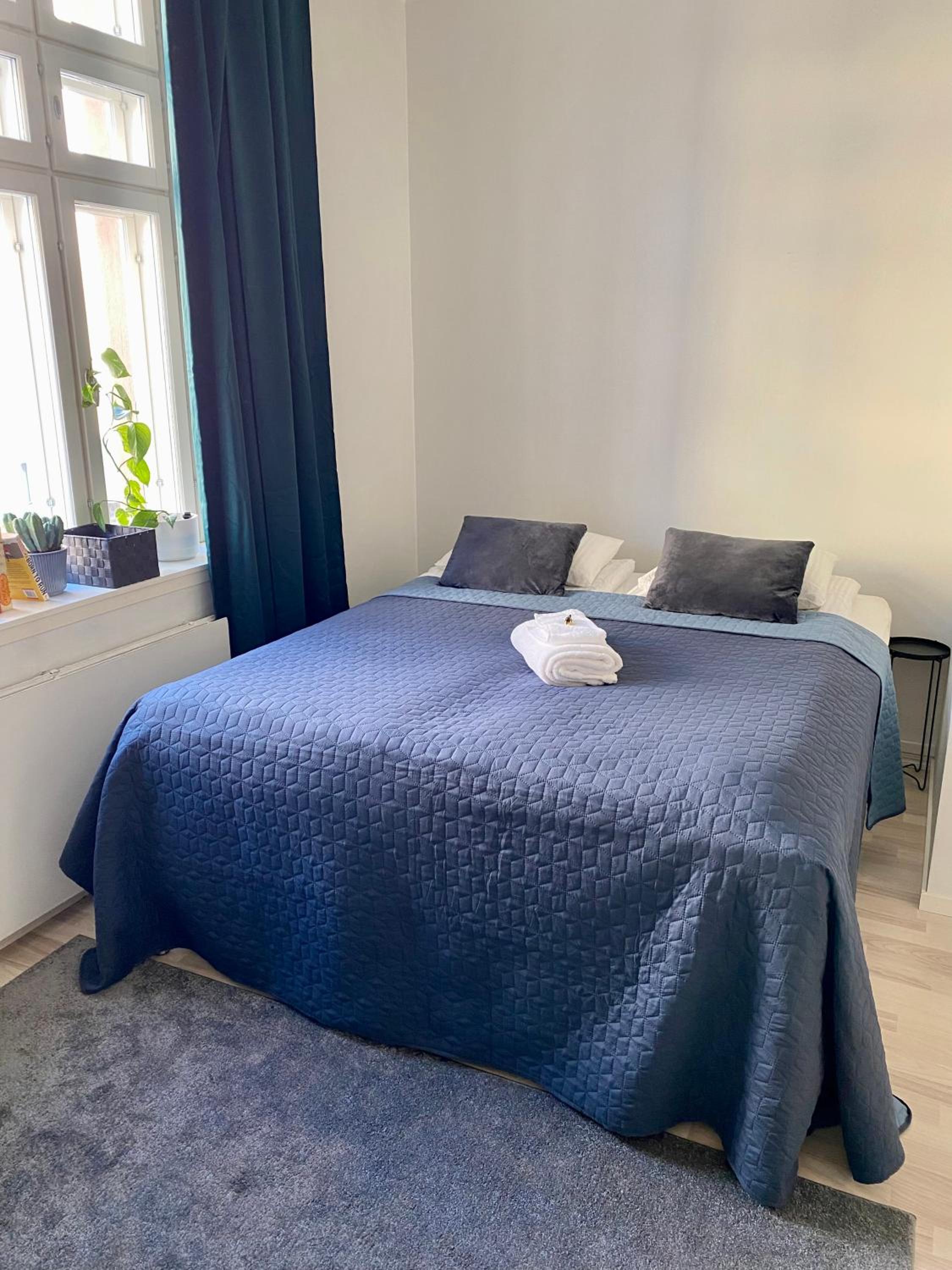 Cozy Kallio Studio, Eat, Explore, Commute Easy