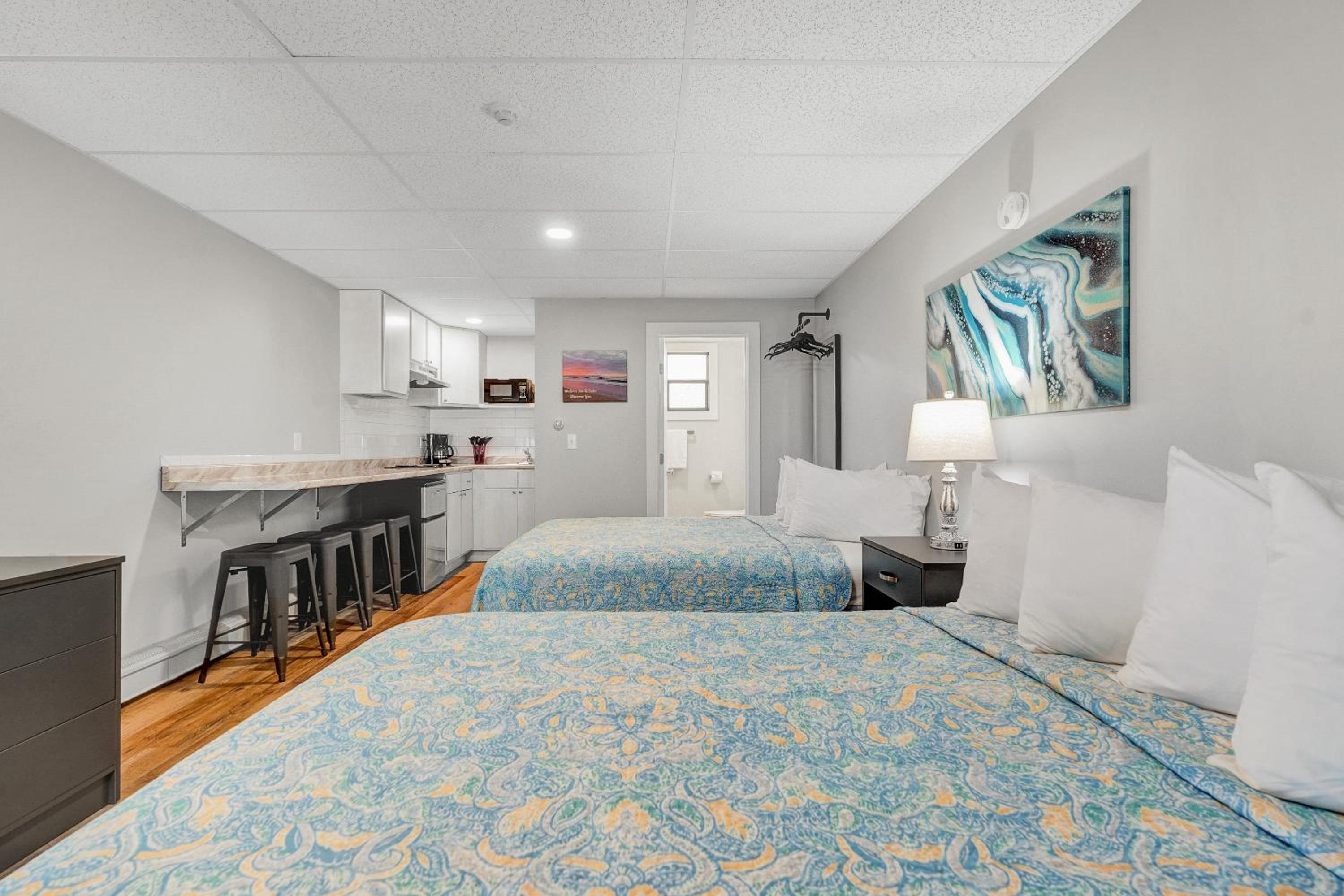 Abellona Inn & Suites