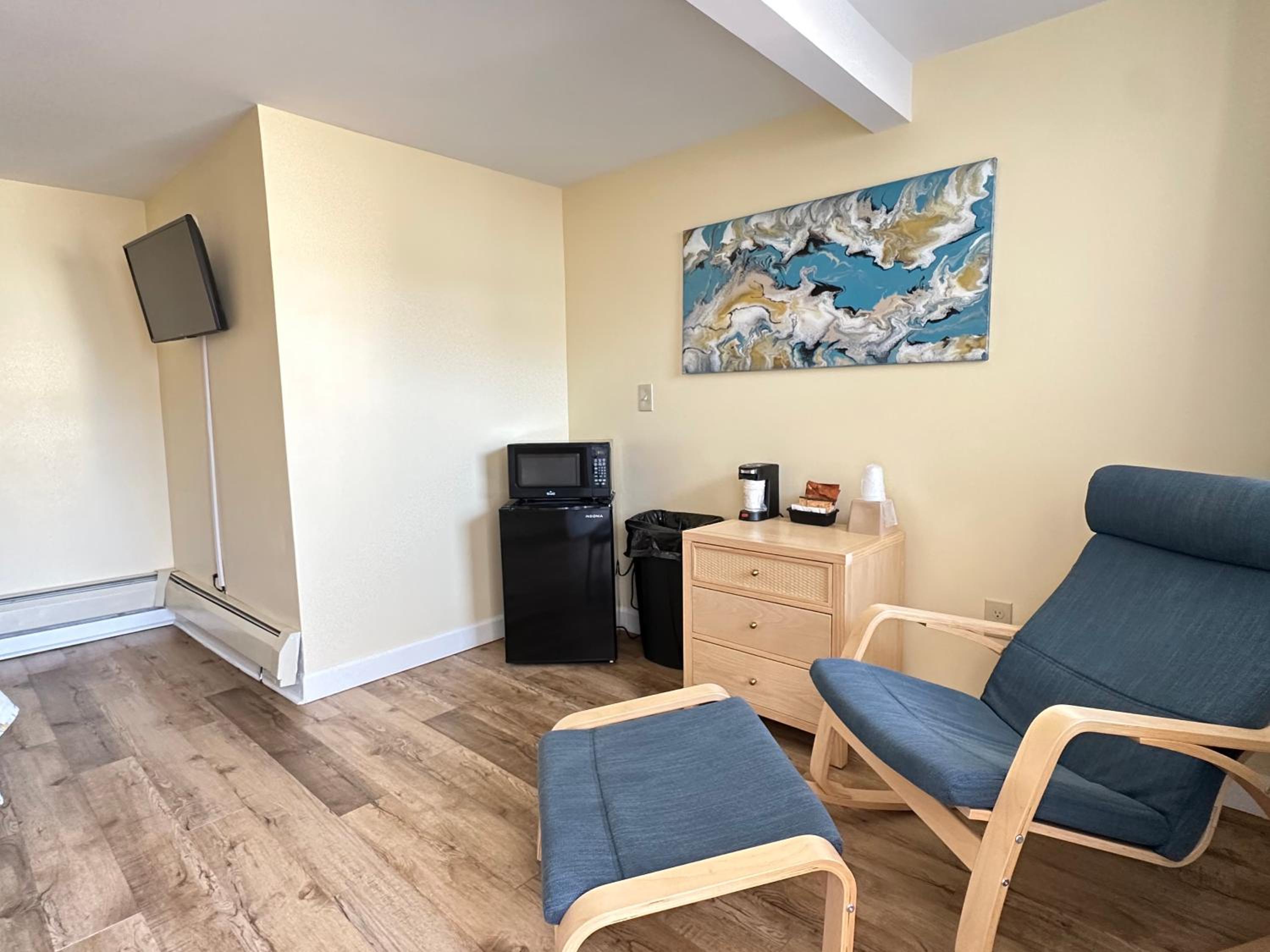 Abellona Inn & Suites