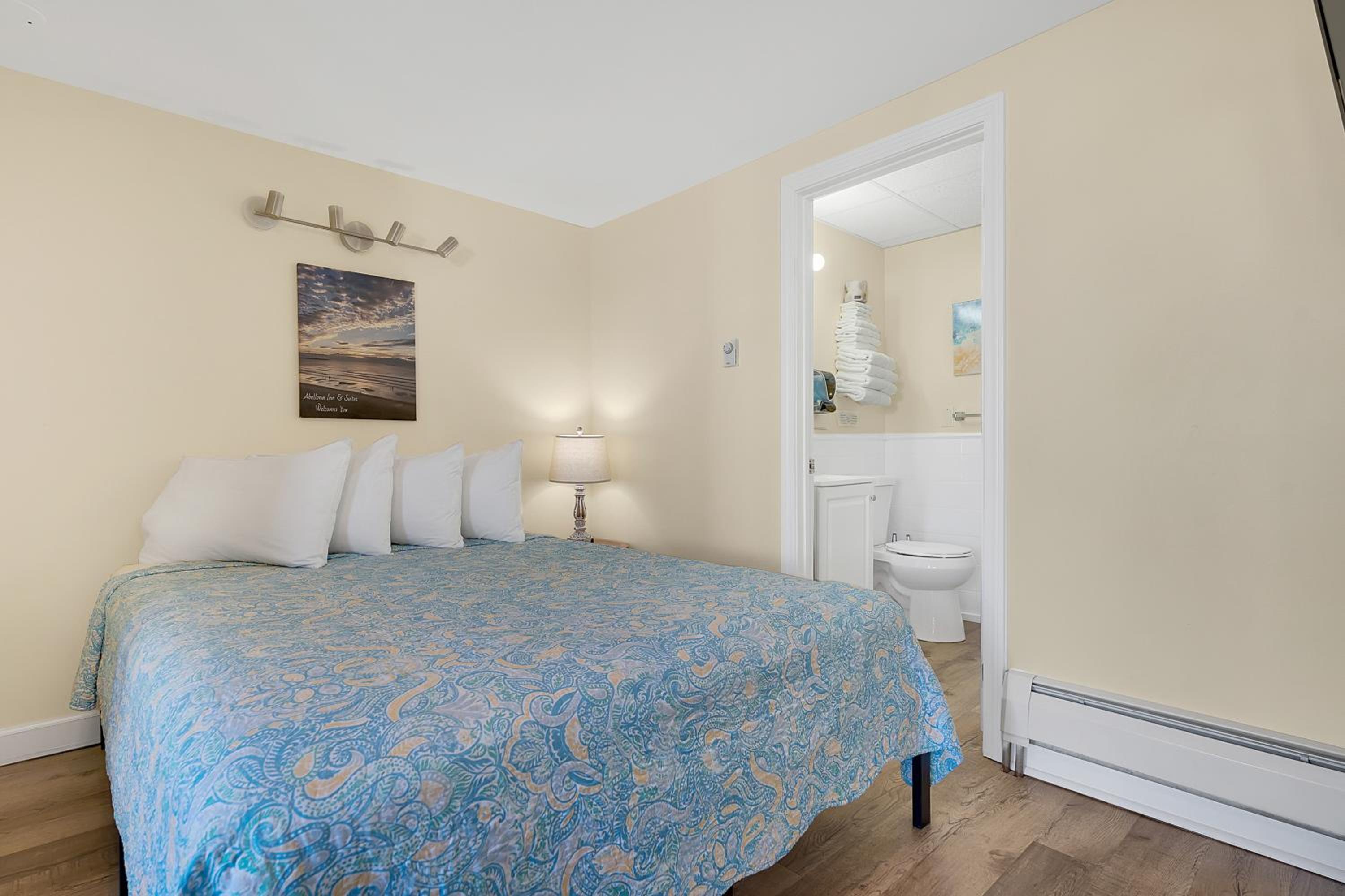 Abellona Inn & Suites