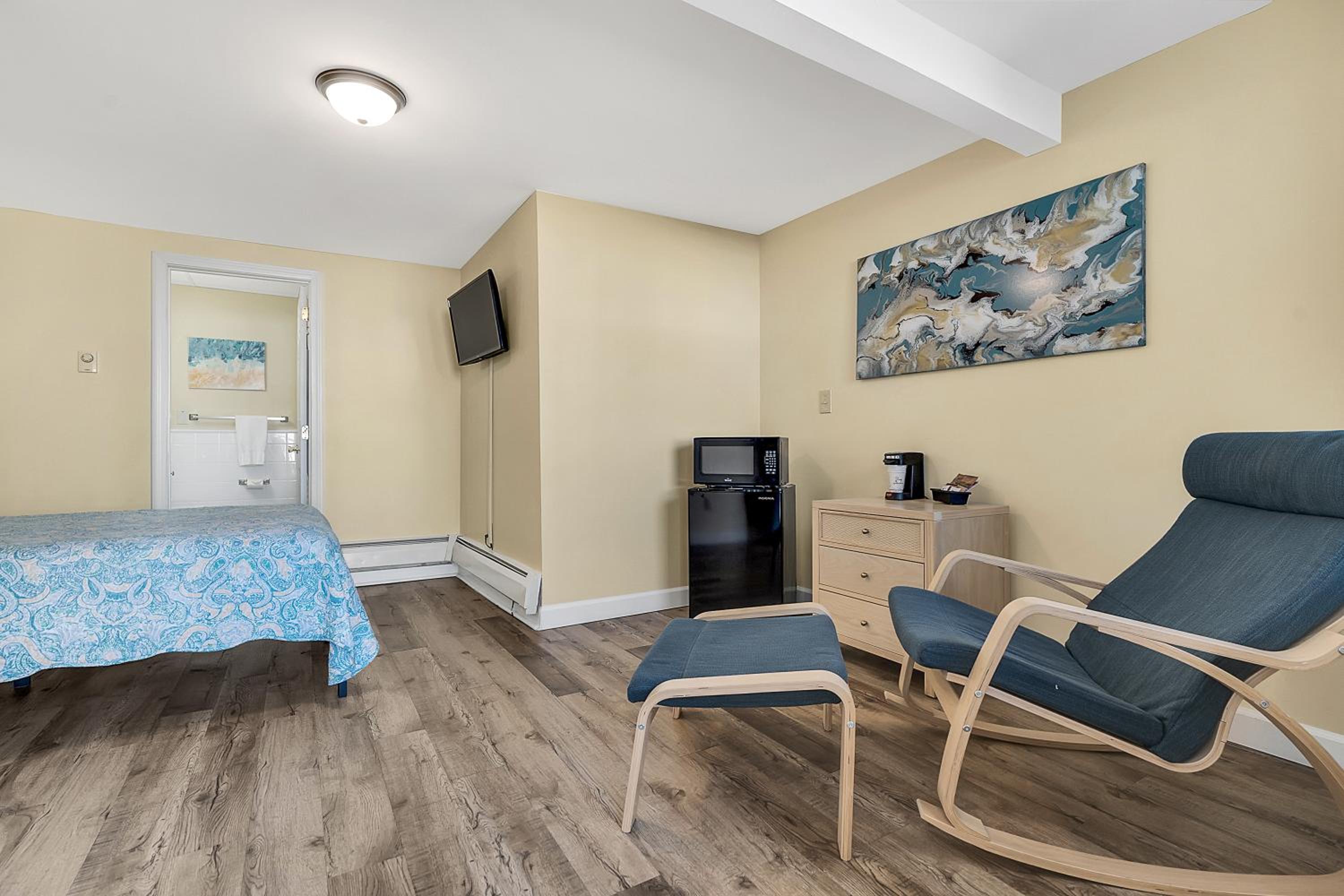 Abellona Inn & Suites
