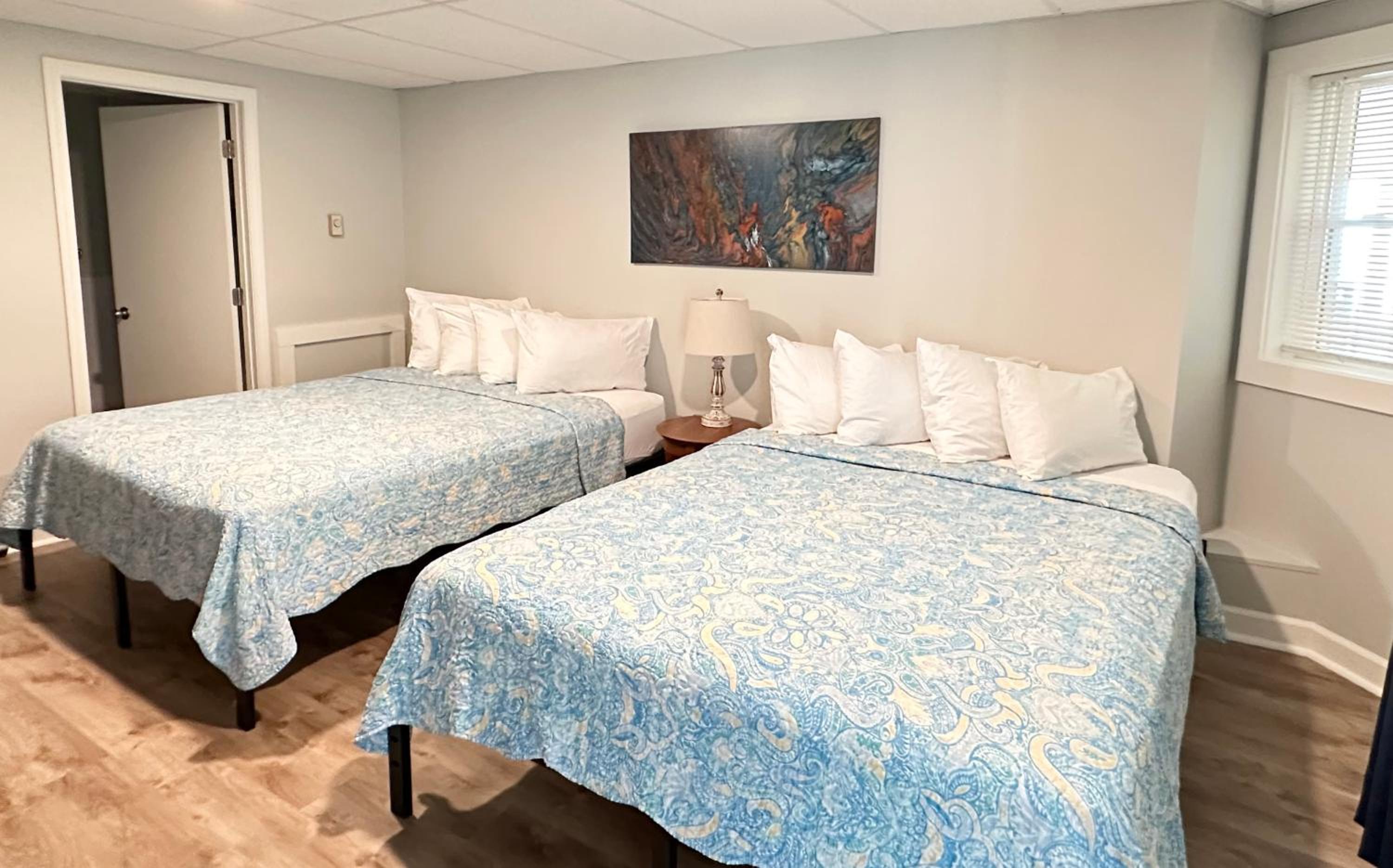 Abellona Inn & Suites