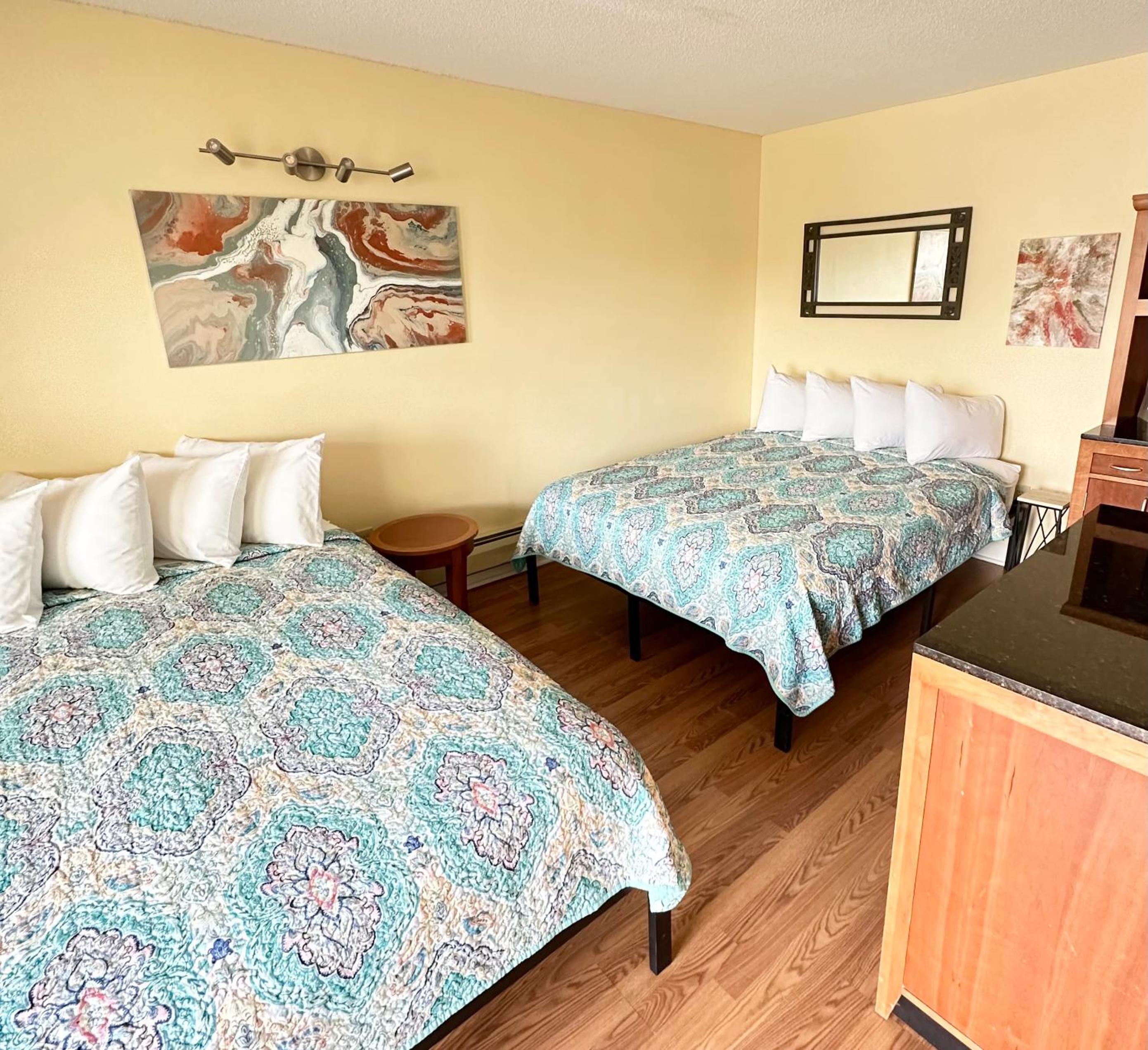Abellona Inn & Suites