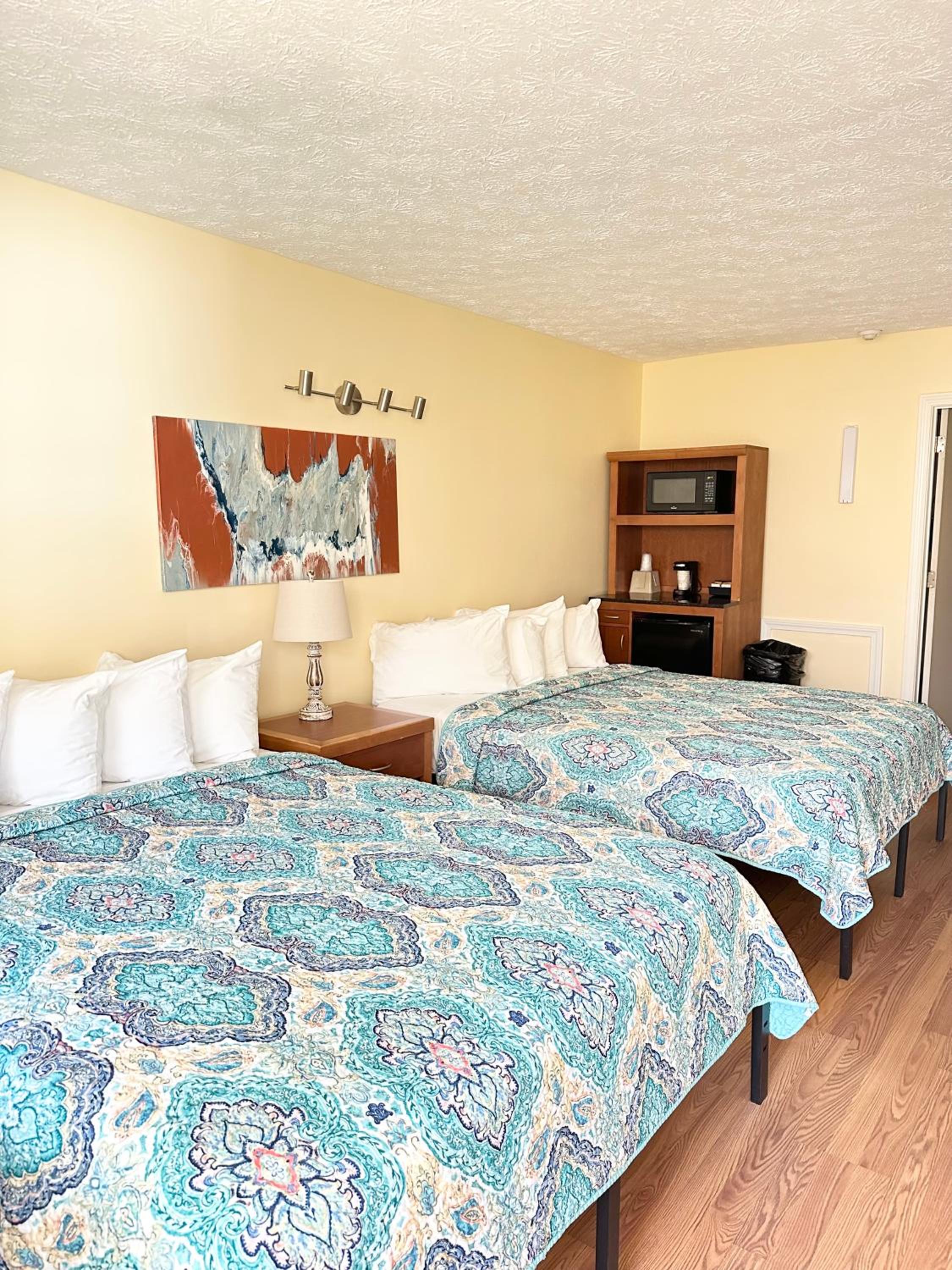 Abellona Inn & Suites