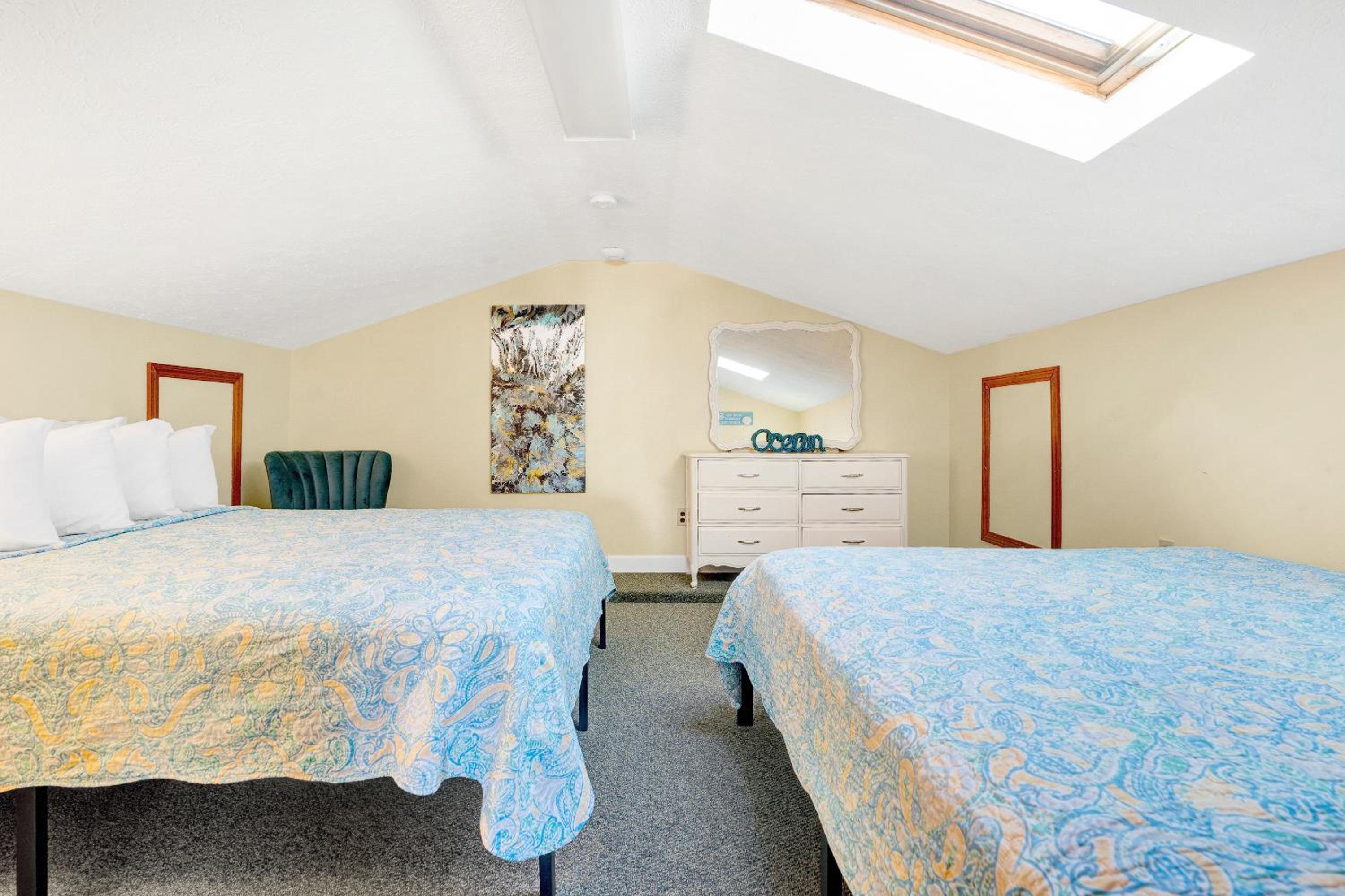 Abellona Inn & Suites